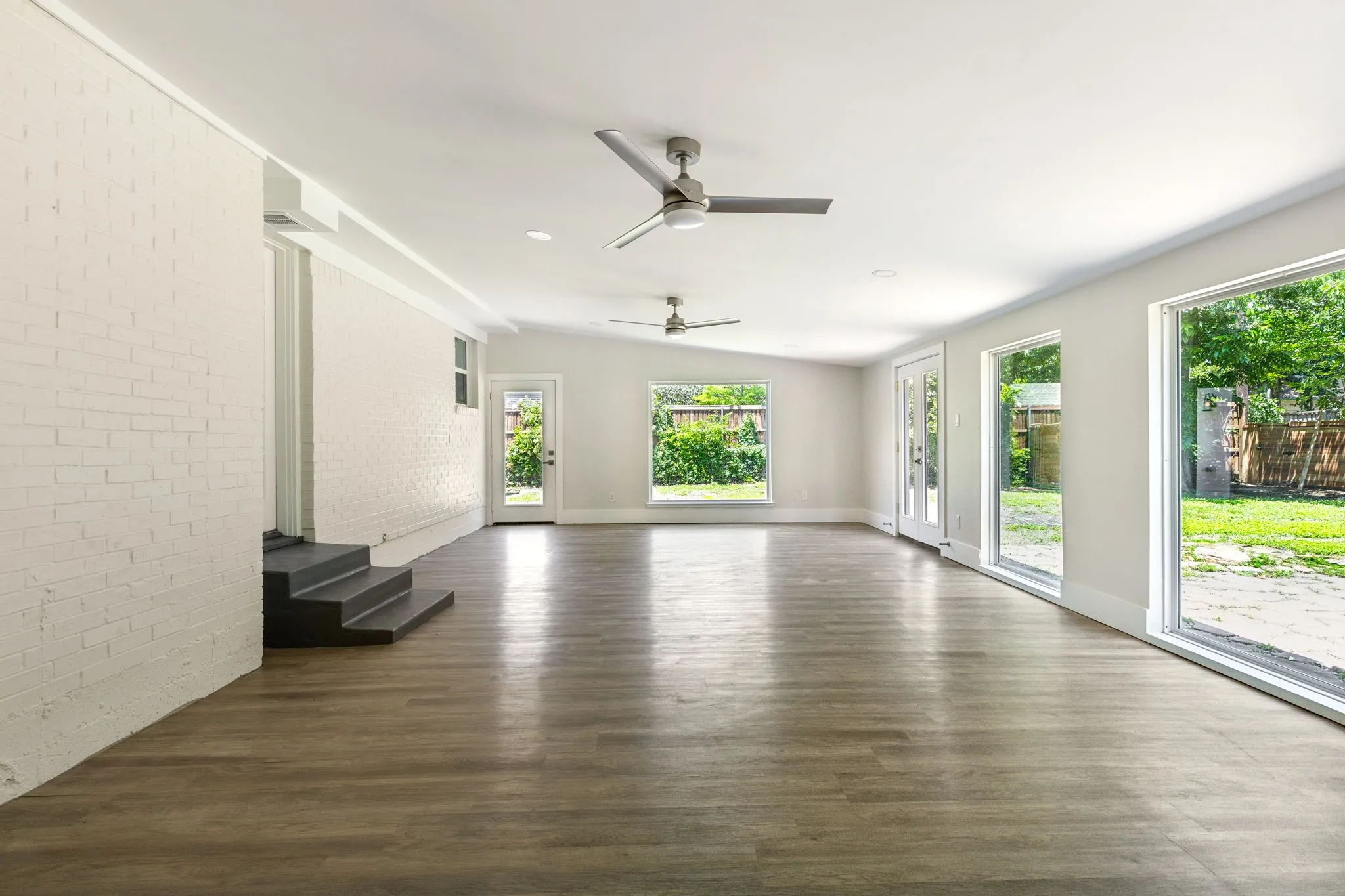 Single Family Residence For Rent in Dallas County , 5917 Waggoner Drive, Dallas, Texas 75230, 3 Bedroom, 3 Bathroom, 2 Garage spaces, 2,950 Sqft, built in 1950, mls#21382946, Real Estate Agent in Dallas, Homes For Rent in Dallas county, Homes For Rent in Dallas, Realtor in Dallas Texas, Real Estate Brokerage Independent Realty Texas, Luminita Cordes Realtor