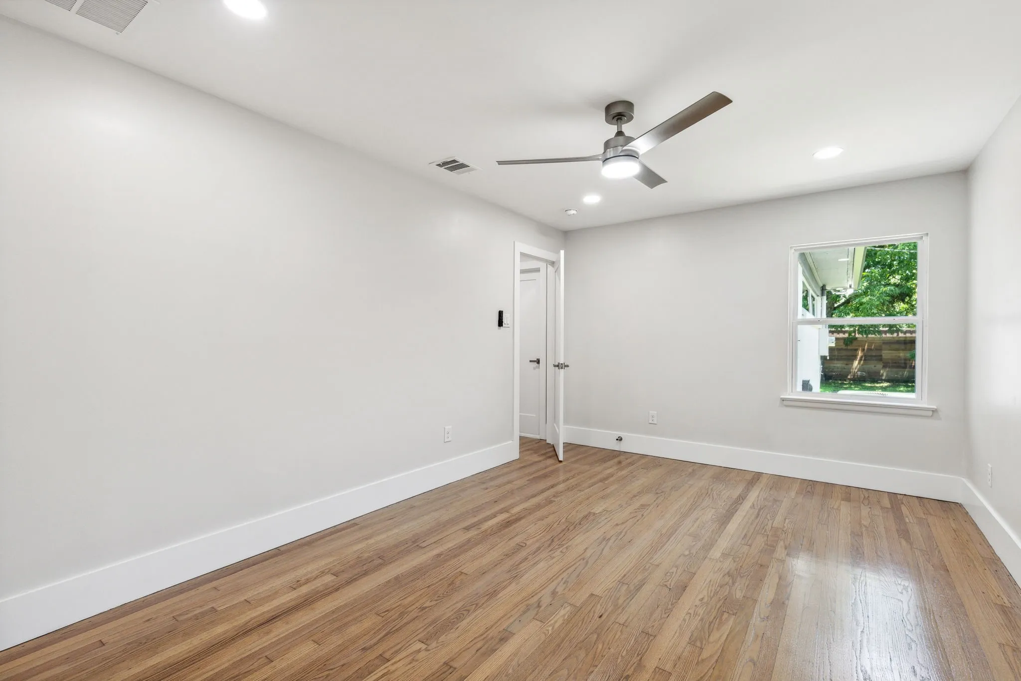 Single Family Residence For Rent in Dallas County , 5917 Waggoner Drive, Dallas, Texas 75230, 3 Bedroom, 3 Bathroom, 2 Garage spaces, 2,950 Sqft, built in 1950, mls#21382946, Real Estate Agent in Dallas, Homes For Rent in Dallas county, Homes For Rent in Dallas, Realtor in Dallas Texas, Real Estate Brokerage Independent Realty Texas, Luminita Cordes Realtor
