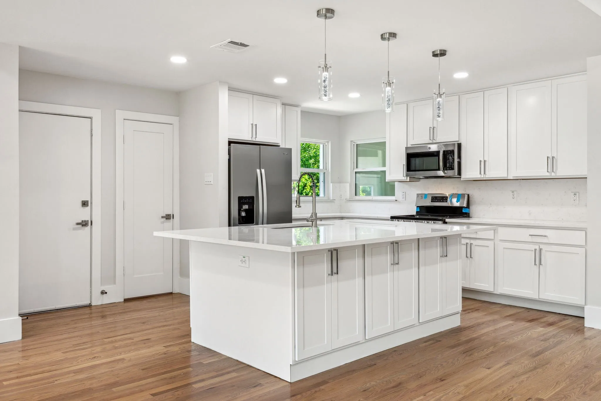 Single Family Residence For Rent in Dallas County , 5917 Waggoner Drive, Dallas, Texas 75230, 3 Bedroom, 3 Bathroom, 2 Garage spaces, 2,950 Sqft, built in 1950, mls#21382946, Real Estate Agent in Dallas, Homes For Rent in Dallas county, Homes For Rent in Dallas, Realtor in Dallas Texas, Real Estate Brokerage Independent Realty Texas, Luminita Cordes Realtor