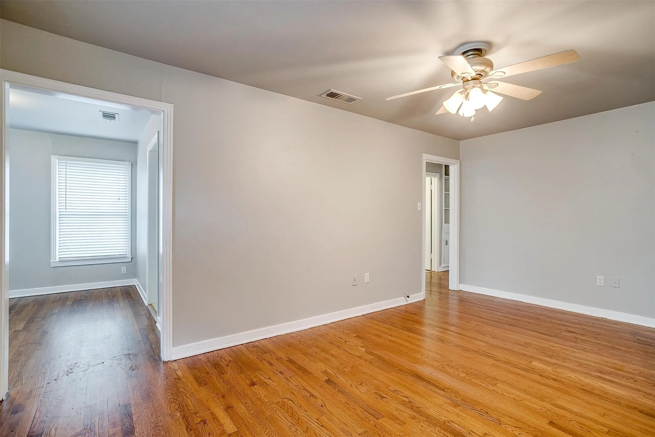 Duplex For Rent in Tarrant County , 3541 S Hills Avenue, Fort Worth, Texas 76109, 2 Bedroom, 1 Bathroom, Garage spaces, 963 Sqft, built in 1948, mls#21378955, Real Estate Agent in Fort Worth, Homes For Rent in Tarrant county, Homes For Rent in Fort Worth, Realtor in Fort Worth Texas, Real Estate Brokerage Independent Realty Texas, Luminita Cordes Realtor