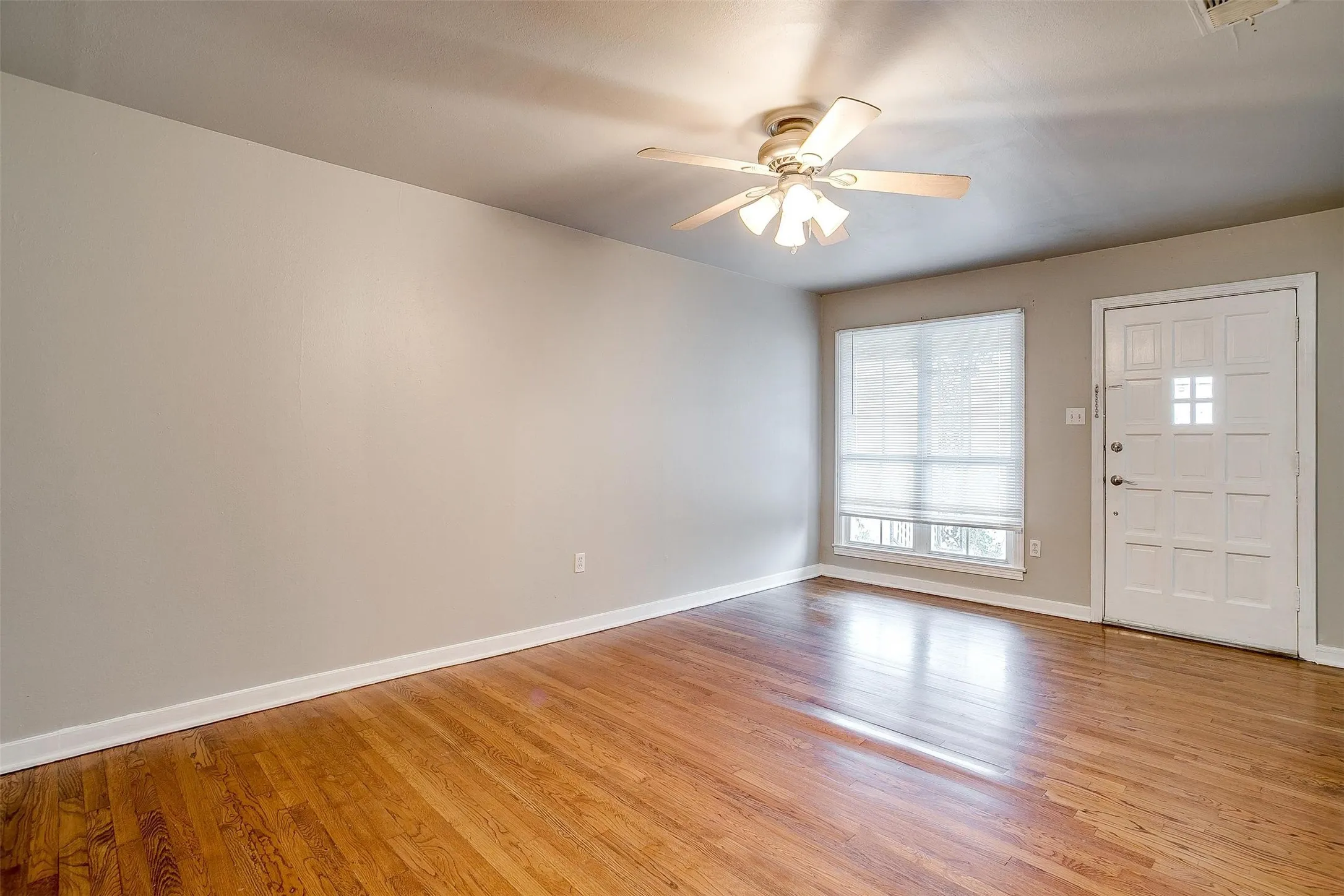 Duplex For Rent in Tarrant County , 3541 S Hills Avenue, Fort Worth, Texas 76109, 2 Bedroom, 1 Bathroom, Garage spaces, 963 Sqft, built in 1948, mls#21378955, Real Estate Agent in Fort Worth, Homes For Rent in Tarrant county, Homes For Rent in Fort Worth, Realtor in Fort Worth Texas, Real Estate Brokerage Independent Realty Texas, Luminita Cordes Realtor