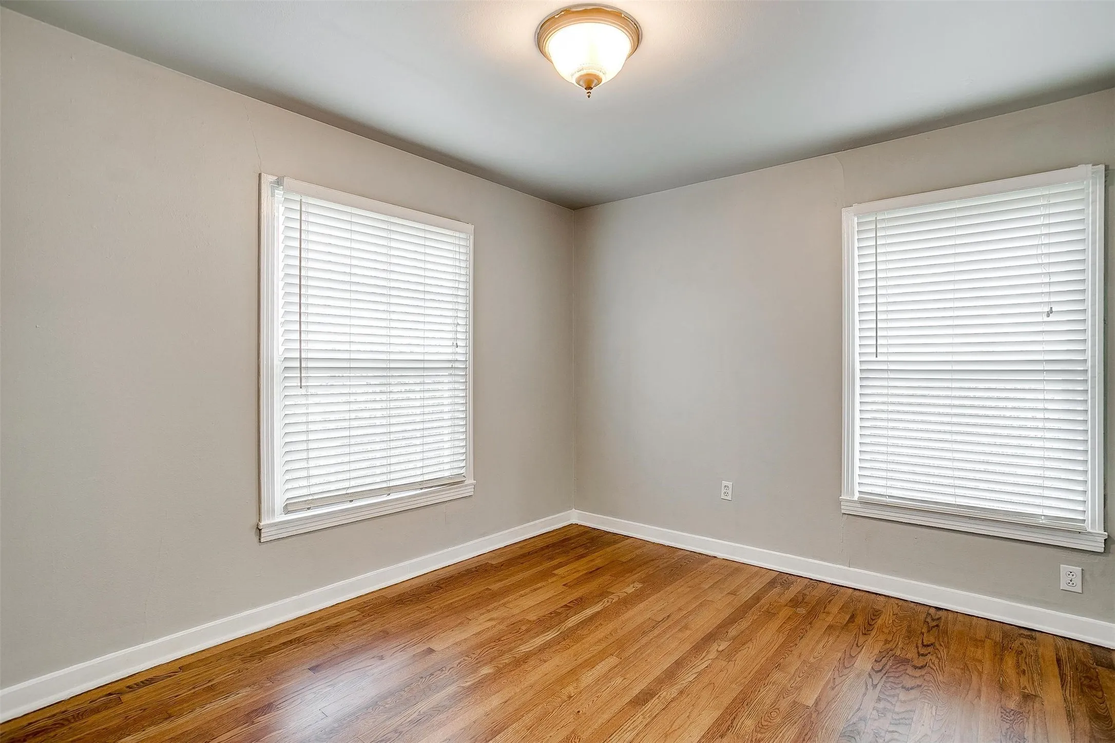 Duplex For Rent in Tarrant County , 3541 S Hills Avenue, Fort Worth, Texas 76109, 2 Bedroom, 1 Bathroom, Garage spaces, 963 Sqft, built in 1948, mls#21378955, Real Estate Agent in Fort Worth, Homes For Rent in Tarrant county, Homes For Rent in Fort Worth, Realtor in Fort Worth Texas, Real Estate Brokerage Independent Realty Texas, Luminita Cordes Realtor