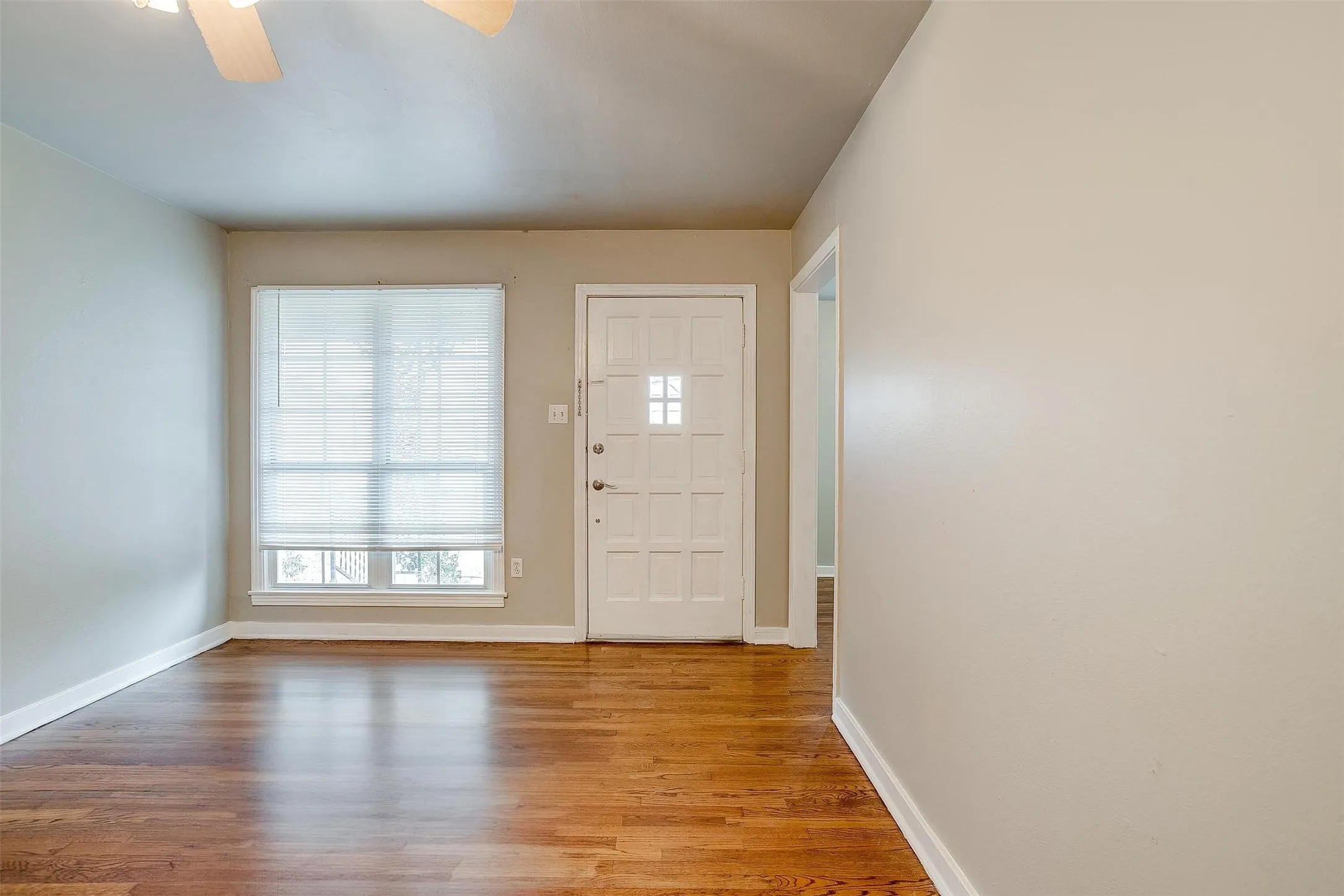 Duplex For Rent in Tarrant County , 3541 S Hills Avenue, Fort Worth, Texas 76109, 2 Bedroom, 1 Bathroom, Garage spaces, 963 Sqft, built in 1948, mls#21378955, Real Estate Agent in Fort Worth, Homes For Rent in Tarrant county, Homes For Rent in Fort Worth, Realtor in Fort Worth Texas, Real Estate Brokerage Independent Realty Texas, Luminita Cordes Realtor
