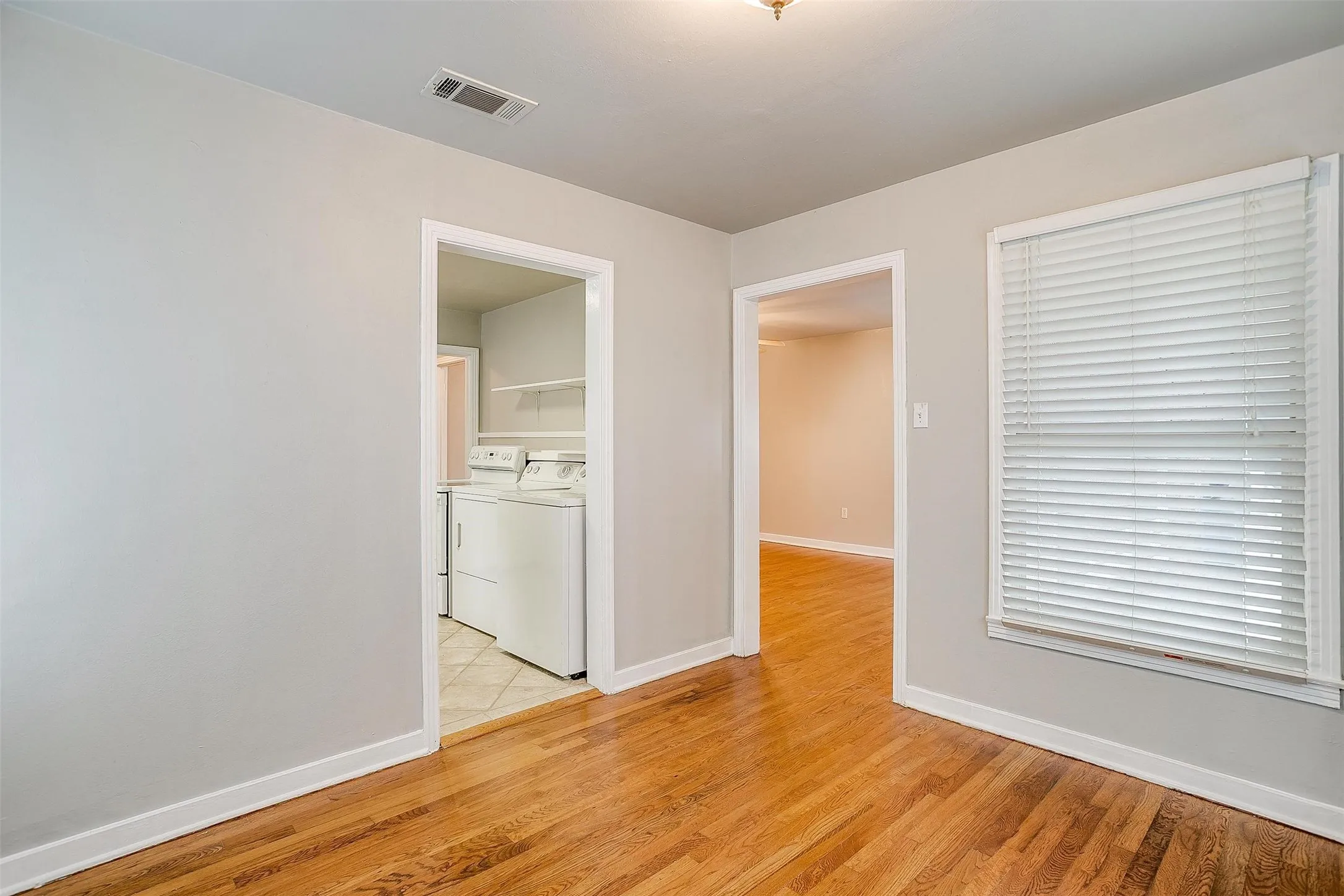 Duplex For Rent in Tarrant County , 3541 S Hills Avenue, Fort Worth, Texas 76109, 2 Bedroom, 1 Bathroom, Garage spaces, 963 Sqft, built in 1948, mls#21378955, Real Estate Agent in Fort Worth, Homes For Rent in Tarrant county, Homes For Rent in Fort Worth, Realtor in Fort Worth Texas, Real Estate Brokerage Independent Realty Texas, Luminita Cordes Realtor