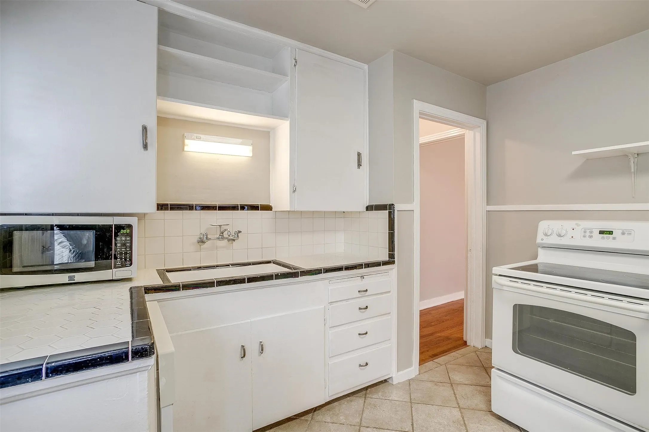 Duplex For Rent in Tarrant County , 3541 S Hills Avenue, Fort Worth, Texas 76109, 2 Bedroom, 1 Bathroom, Garage spaces, 963 Sqft, built in 1948, mls#21378955, Real Estate Agent in Fort Worth, Homes For Rent in Tarrant county, Homes For Rent in Fort Worth, Realtor in Fort Worth Texas, Real Estate Brokerage Independent Realty Texas, Luminita Cordes Realtor