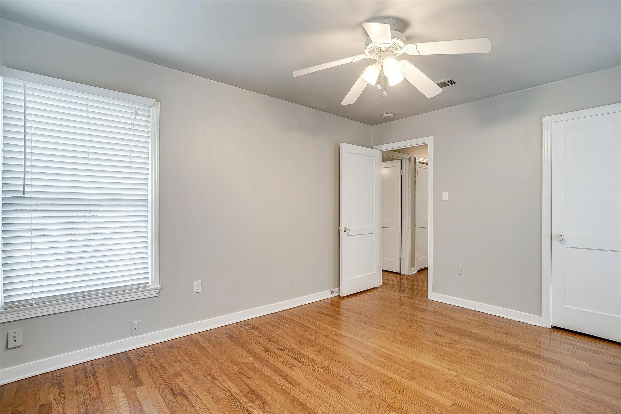 Duplex For Rent in Tarrant County , 3541 S Hills Avenue, Fort Worth, Texas 76109, 2 Bedroom, 1 Bathroom, Garage spaces, 963 Sqft, built in 1948, mls#21378955, Real Estate Agent in Fort Worth, Homes For Rent in Tarrant county, Homes For Rent in Fort Worth, Realtor in Fort Worth Texas, Real Estate Brokerage Independent Realty Texas, Luminita Cordes Realtor