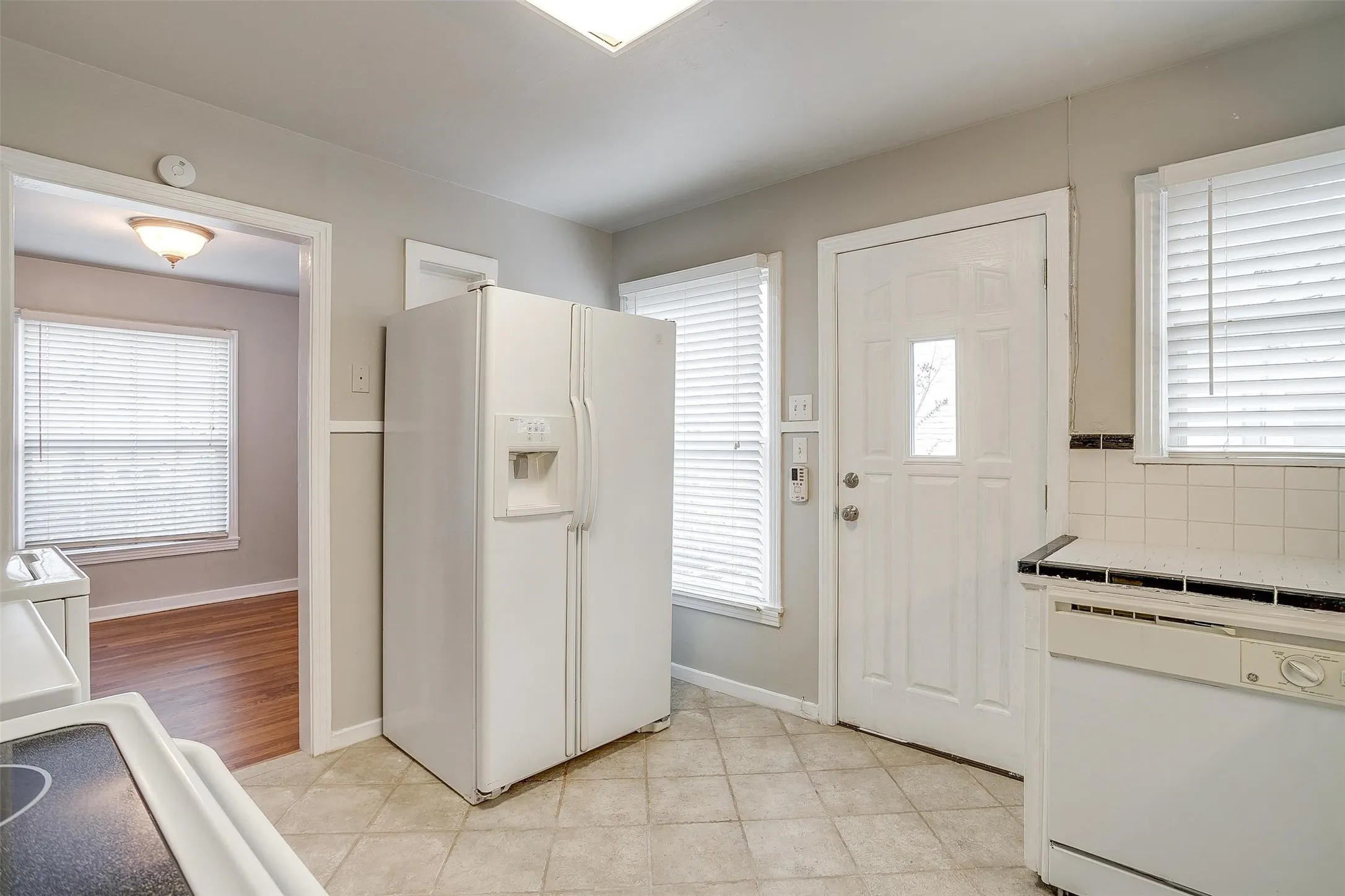 Duplex For Rent in Tarrant County , 3541 S Hills Avenue, Fort Worth, Texas 76109, 2 Bedroom, 1 Bathroom, Garage spaces, 963 Sqft, built in 1948, mls#21378955, Real Estate Agent in Fort Worth, Homes For Rent in Tarrant county, Homes For Rent in Fort Worth, Realtor in Fort Worth Texas, Real Estate Brokerage Independent Realty Texas, Luminita Cordes Realtor