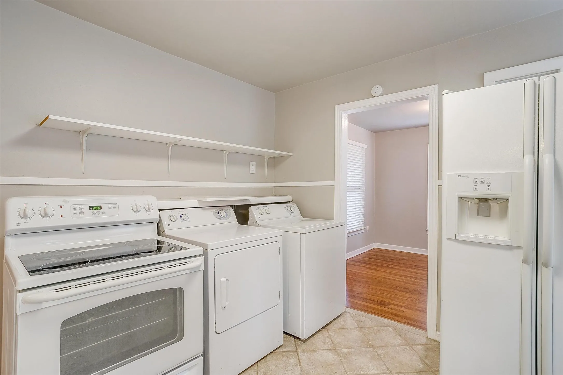 Duplex For Rent in Tarrant County , 3541 S Hills Avenue, Fort Worth, Texas 76109, 2 Bedroom, 1 Bathroom, Garage spaces, 963 Sqft, built in 1948, mls#21378955, Real Estate Agent in Fort Worth, Homes For Rent in Tarrant county, Homes For Rent in Fort Worth, Realtor in Fort Worth Texas, Real Estate Brokerage Independent Realty Texas, Luminita Cordes Realtor