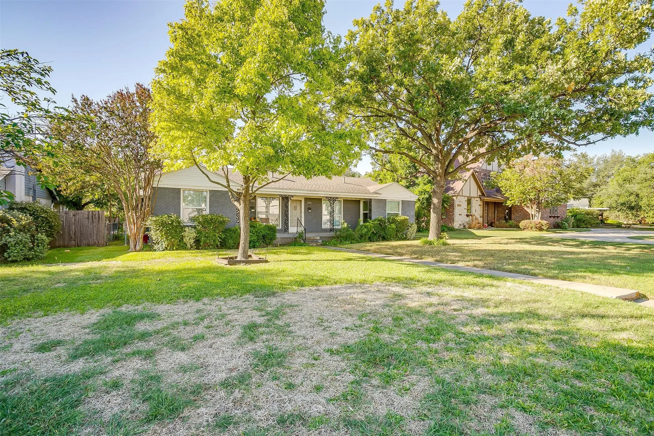 Duplex For Rent in Tarrant County , 3541 S Hills Avenue, Fort Worth, Texas 76109, 2 Bedroom, 1 Bathroom, Garage spaces, 963 Sqft, built in 1948, mls#21378955, Real Estate Agent in Fort Worth, Homes For Rent in Tarrant county, Homes For Rent in Fort Worth, Realtor in Fort Worth Texas, Real Estate Brokerage Independent Realty Texas, Luminita Cordes Realtor