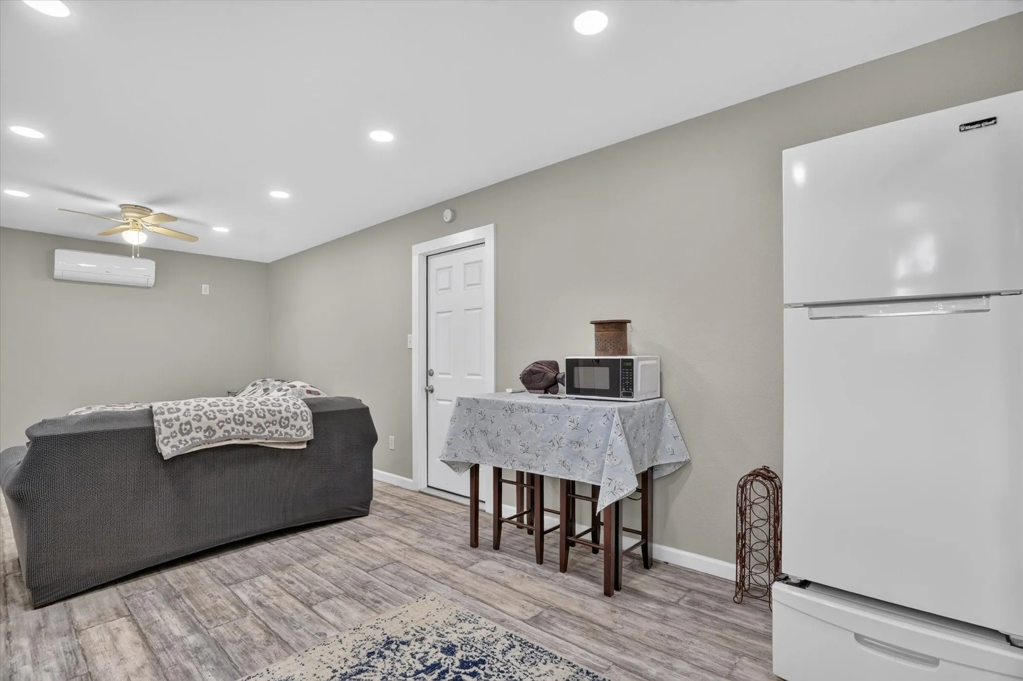 Single Family Residence For Sale in Hill County , 237 Live Oak Loop, Whitney, Texas 76692, 1 Bedroom, 1 Bathroom, Garage spaces, 450 Sqft, built in 2021, mls#21381002, Real Estate Agent in Whitney, Homes For Sale in Hill county, Homes For Sale in Whitney, Realtor in Whitney Texas, Real Estate Brokerage Independent Realty Texas, Luminita Cordes Realtor