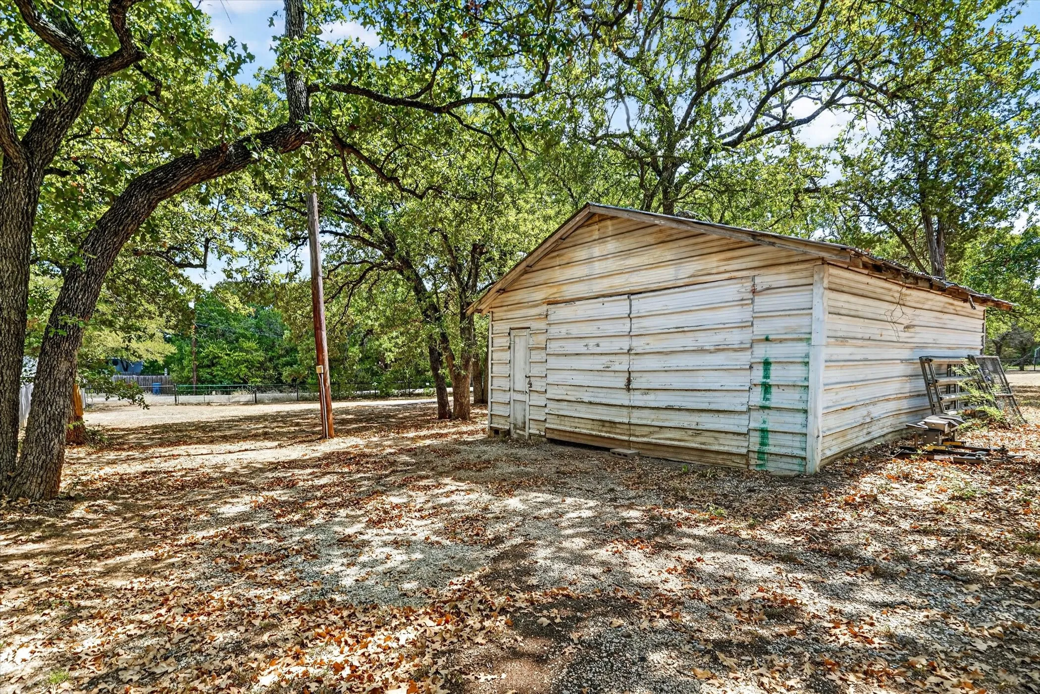 Single Family Residence For Sale in Hill County , 237 Live Oak Loop, Whitney, Texas 76692, 1 Bedroom, 1 Bathroom, Garage spaces, 450 Sqft, built in 2021, mls#21381002, Real Estate Agent in Whitney, Homes For Sale in Hill county, Homes For Sale in Whitney, Realtor in Whitney Texas, Real Estate Brokerage Independent Realty Texas, Luminita Cordes Realtor