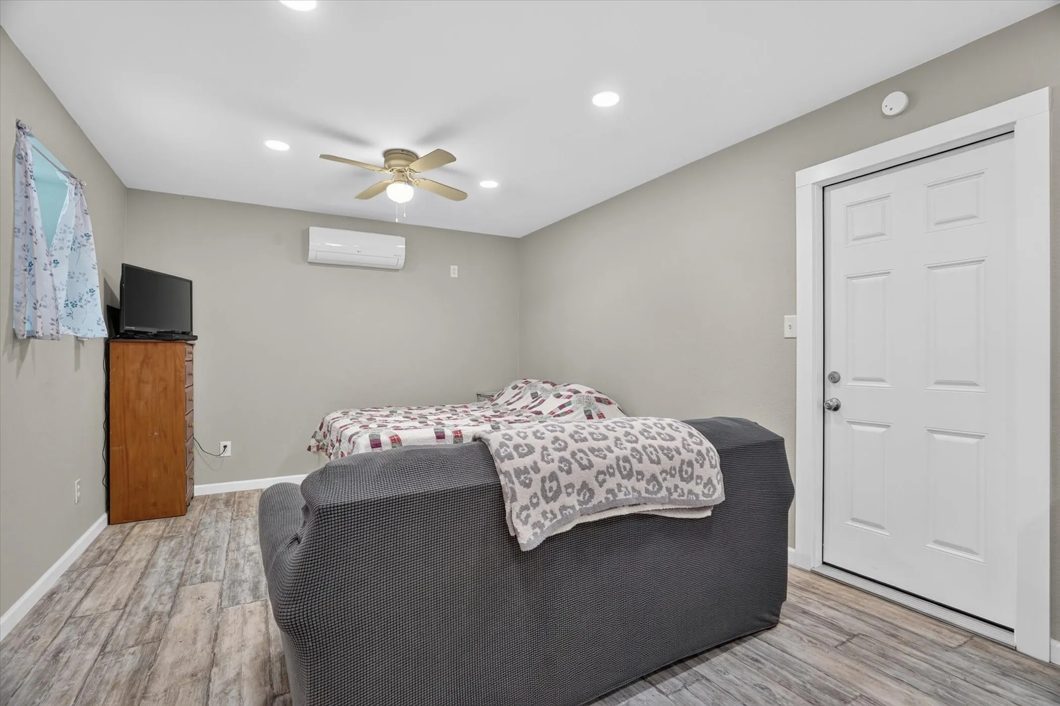 Single Family Residence For Sale in Hill County , 237 Live Oak Loop, Whitney, Texas 76692, 1 Bedroom, 1 Bathroom, Garage spaces, 450 Sqft, built in 2021, mls#21381002, Real Estate Agent in Whitney, Homes For Sale in Hill county, Homes For Sale in Whitney, Realtor in Whitney Texas, Real Estate Brokerage Independent Realty Texas, Luminita Cordes Realtor