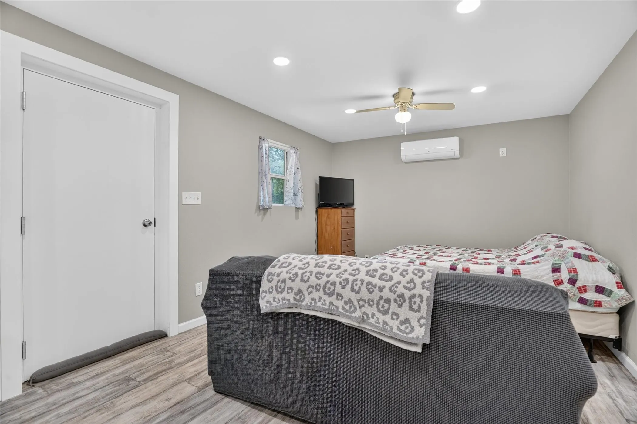 Single Family Residence For Sale in Hill County , 237 Live Oak Loop, Whitney, Texas 76692, 1 Bedroom, 1 Bathroom, Garage spaces, 450 Sqft, built in 2021, mls#21381002, Real Estate Agent in Whitney, Homes For Sale in Hill county, Homes For Sale in Whitney, Realtor in Whitney Texas, Real Estate Brokerage Independent Realty Texas, Luminita Cordes Realtor