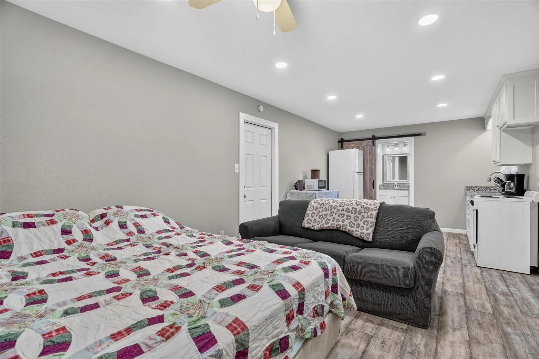 Single Family Residence For Sale in Hill County , 237 Live Oak Loop, Whitney, Texas 76692, 1 Bedroom, 1 Bathroom, Garage spaces, 450 Sqft, built in 2021, mls#21381002, Real Estate Agent in Whitney, Homes For Sale in Hill county, Homes For Sale in Whitney, Realtor in Whitney Texas, Real Estate Brokerage Independent Realty Texas, Luminita Cordes Realtor