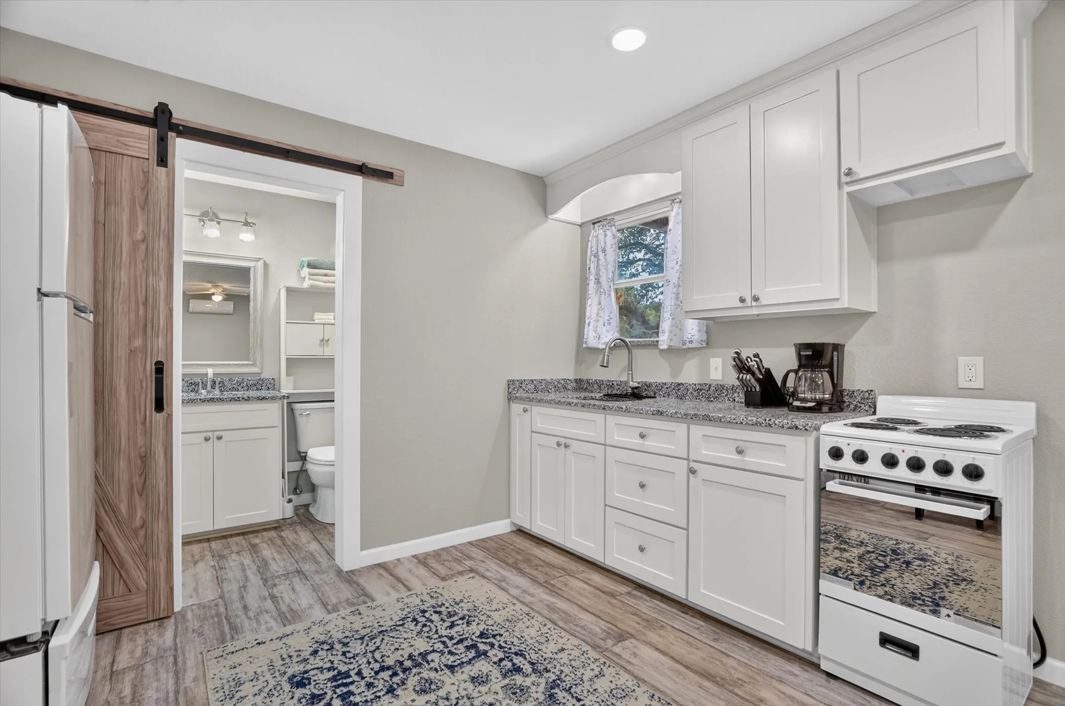 Single Family Residence For Sale in Hill County , 237 Live Oak Loop, Whitney, Texas 76692, 1 Bedroom, 1 Bathroom, Garage spaces, 450 Sqft, built in 2021, mls#21381002, Real Estate Agent in Whitney, Homes For Sale in Hill county, Homes For Sale in Whitney, Realtor in Whitney Texas, Real Estate Brokerage Independent Realty Texas, Luminita Cordes Realtor