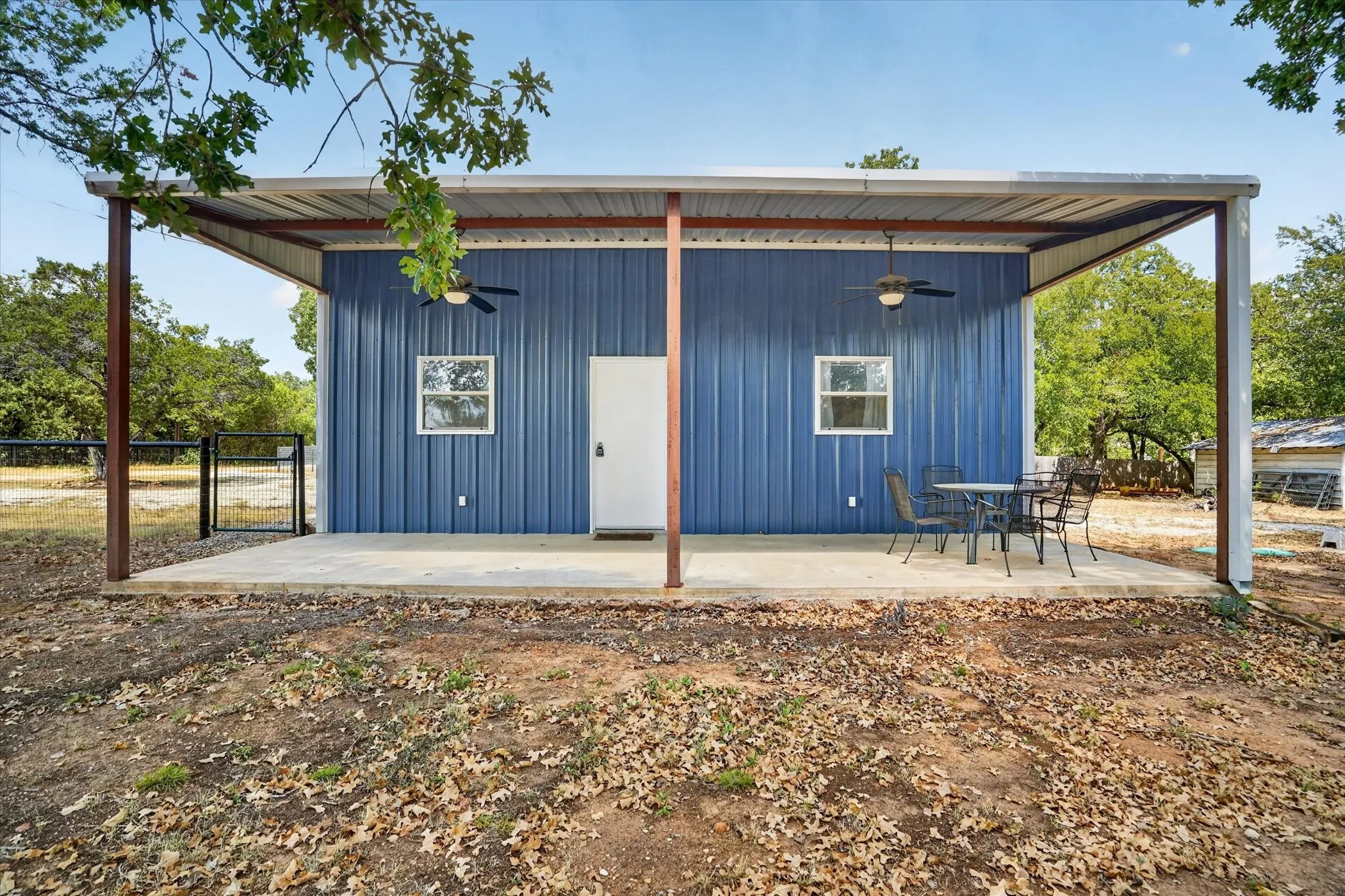 Single Family Residence For Sale in Hill County , 237 Live Oak Loop, Whitney, Texas 76692, 1 Bedroom, 1 Bathroom, Garage spaces, 450 Sqft, built in 2021, mls#21381002, Real Estate Agent in Whitney, Homes For Sale in Hill county, Homes For Sale in Whitney, Realtor in Whitney Texas, Real Estate Brokerage Independent Realty Texas, Luminita Cordes Realtor