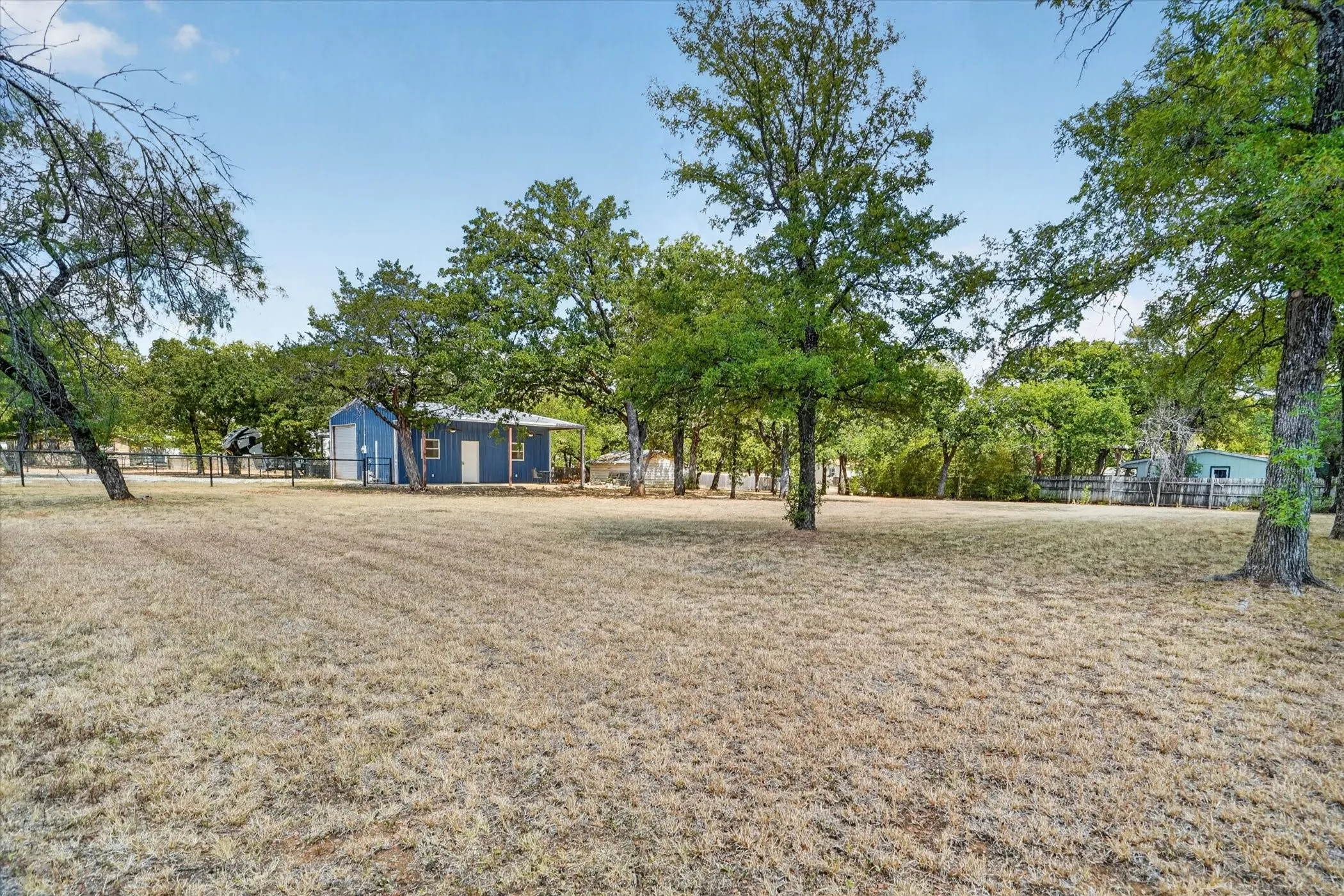 Single Family Residence For Sale in Hill County , 237 Live Oak Loop, Whitney, Texas 76692, 1 Bedroom, 1 Bathroom, Garage spaces, 450 Sqft, built in 2021, mls#21381002, Real Estate Agent in Whitney, Homes For Sale in Hill county, Homes For Sale in Whitney, Realtor in Whitney Texas, Real Estate Brokerage Independent Realty Texas, Luminita Cordes Realtor