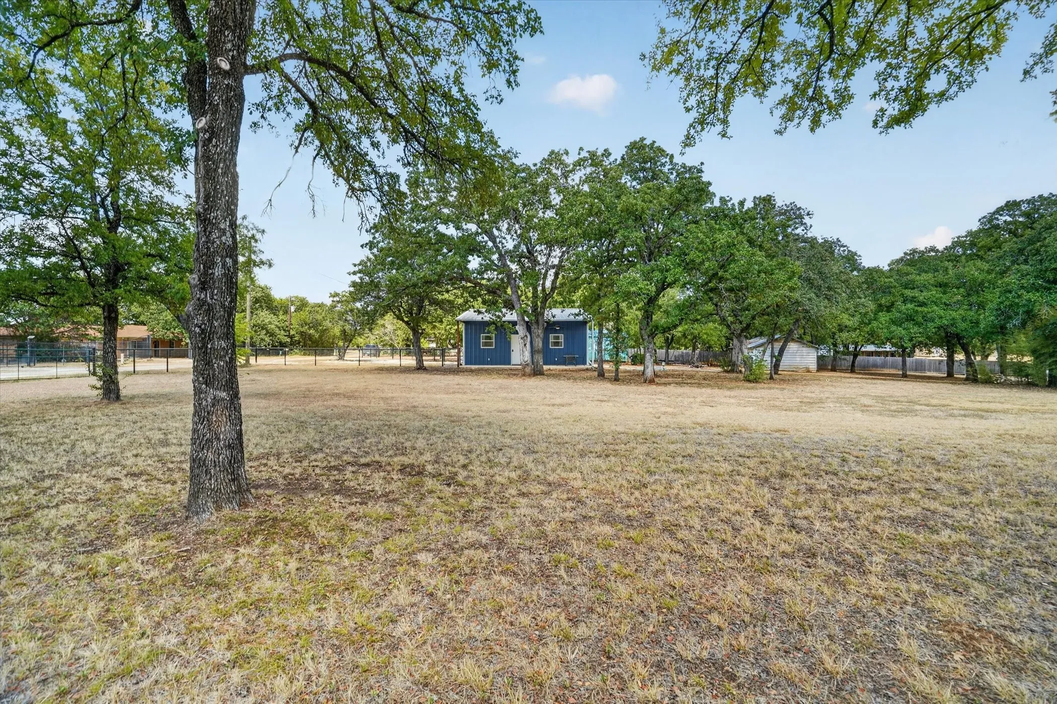 Single Family Residence For Sale in Hill County , 237 Live Oak Loop, Whitney, Texas 76692, 1 Bedroom, 1 Bathroom, Garage spaces, 450 Sqft, built in 2021, mls#21381002, Real Estate Agent in Whitney, Homes For Sale in Hill county, Homes For Sale in Whitney, Realtor in Whitney Texas, Real Estate Brokerage Independent Realty Texas, Luminita Cordes Realtor