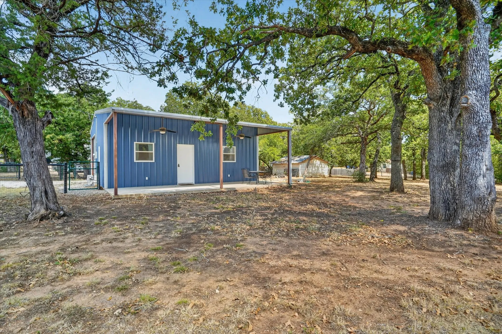 Single Family Residence For Sale in Hill County , 237 Live Oak Loop, Whitney, Texas 76692, 1 Bedroom, 1 Bathroom, Garage spaces, 450 Sqft, built in 2021, mls#21381002, Real Estate Agent in Whitney, Homes For Sale in Hill county, Homes For Sale in Whitney, Realtor in Whitney Texas, Real Estate Brokerage Independent Realty Texas, Luminita Cordes Realtor