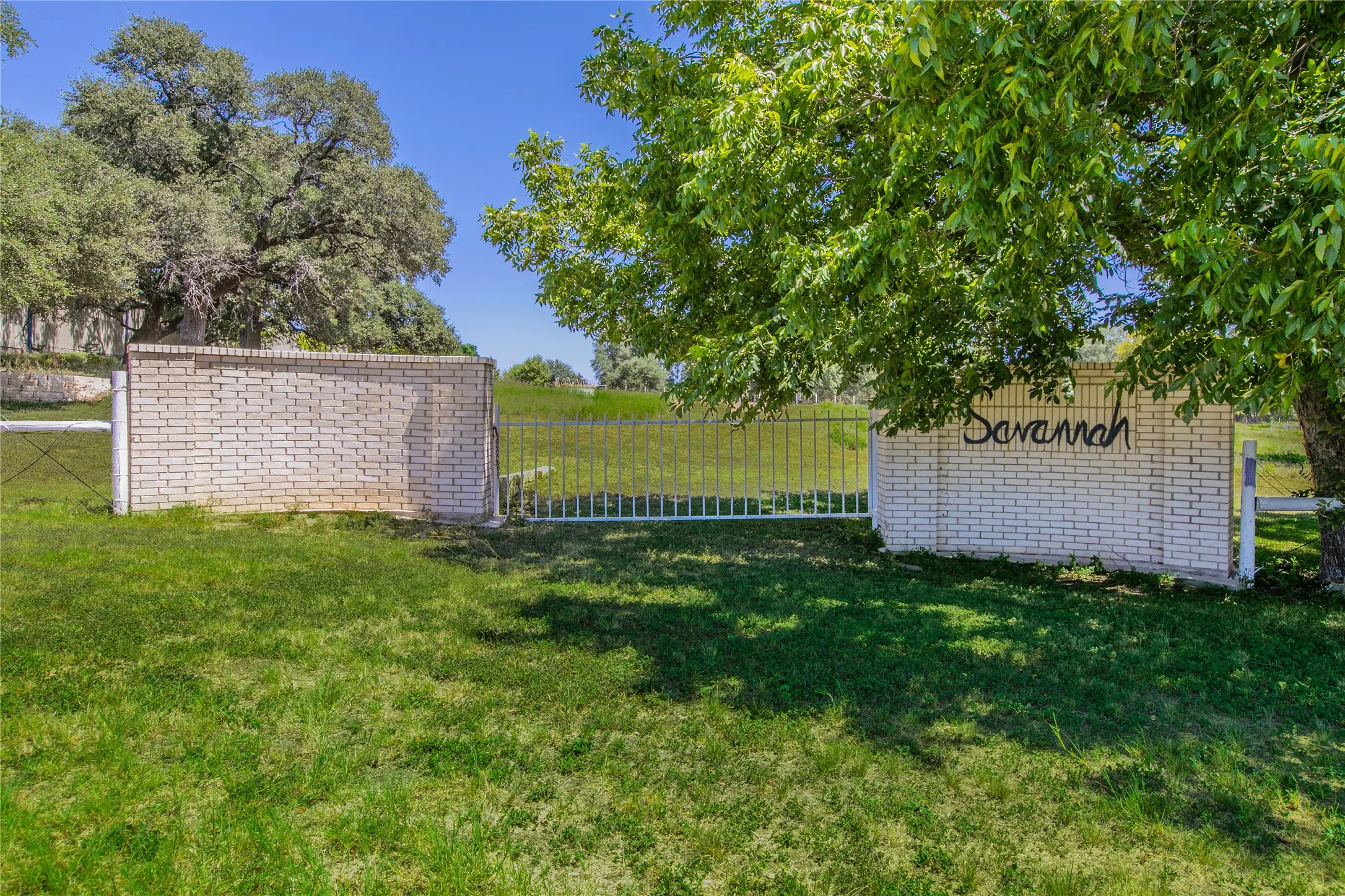 Single Family Residence For Sale in Bell County , 10299 Paddy Hamilton Road, Belton, Texas 76513, 4 Bedroom, 4 Bathroom, 3 Garage spaces, 4,134 Sqft, built in 1994, mls#21359937, Real Estate Agent in Belton, Homes For Sale in Bell county, Homes For Sale in Belton, Realtor in Belton Texas, Real Estate Brokerage Independent Realty Texas, Luminita Cordes Realtor