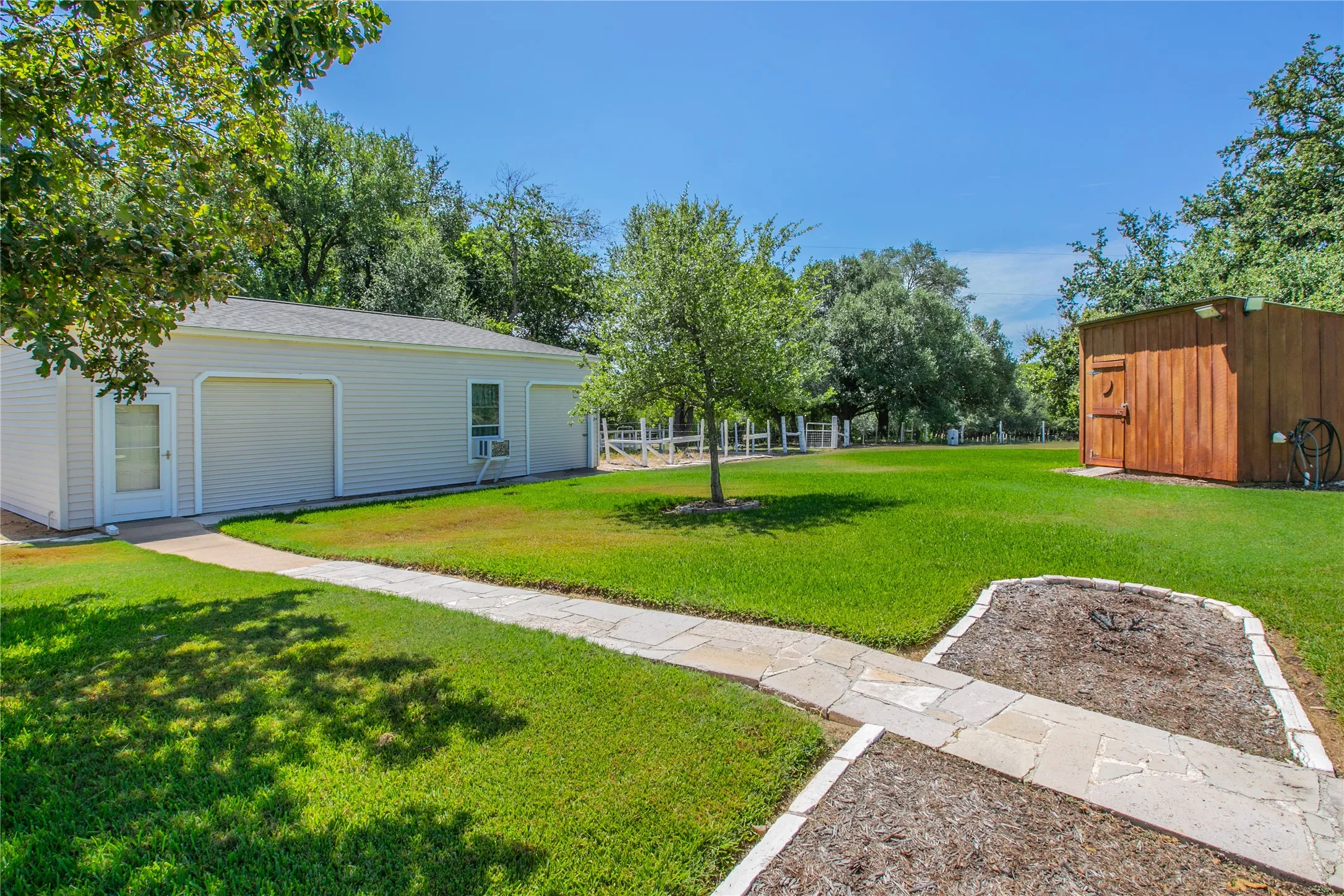 Single Family Residence For Sale in Bell County , 10299 Paddy Hamilton Road, Belton, Texas 76513, 4 Bedroom, 4 Bathroom, 3 Garage spaces, 4,134 Sqft, built in 1994, mls#21359937, Real Estate Agent in Belton, Homes For Sale in Bell county, Homes For Sale in Belton, Realtor in Belton Texas, Real Estate Brokerage Independent Realty Texas, Luminita Cordes Realtor