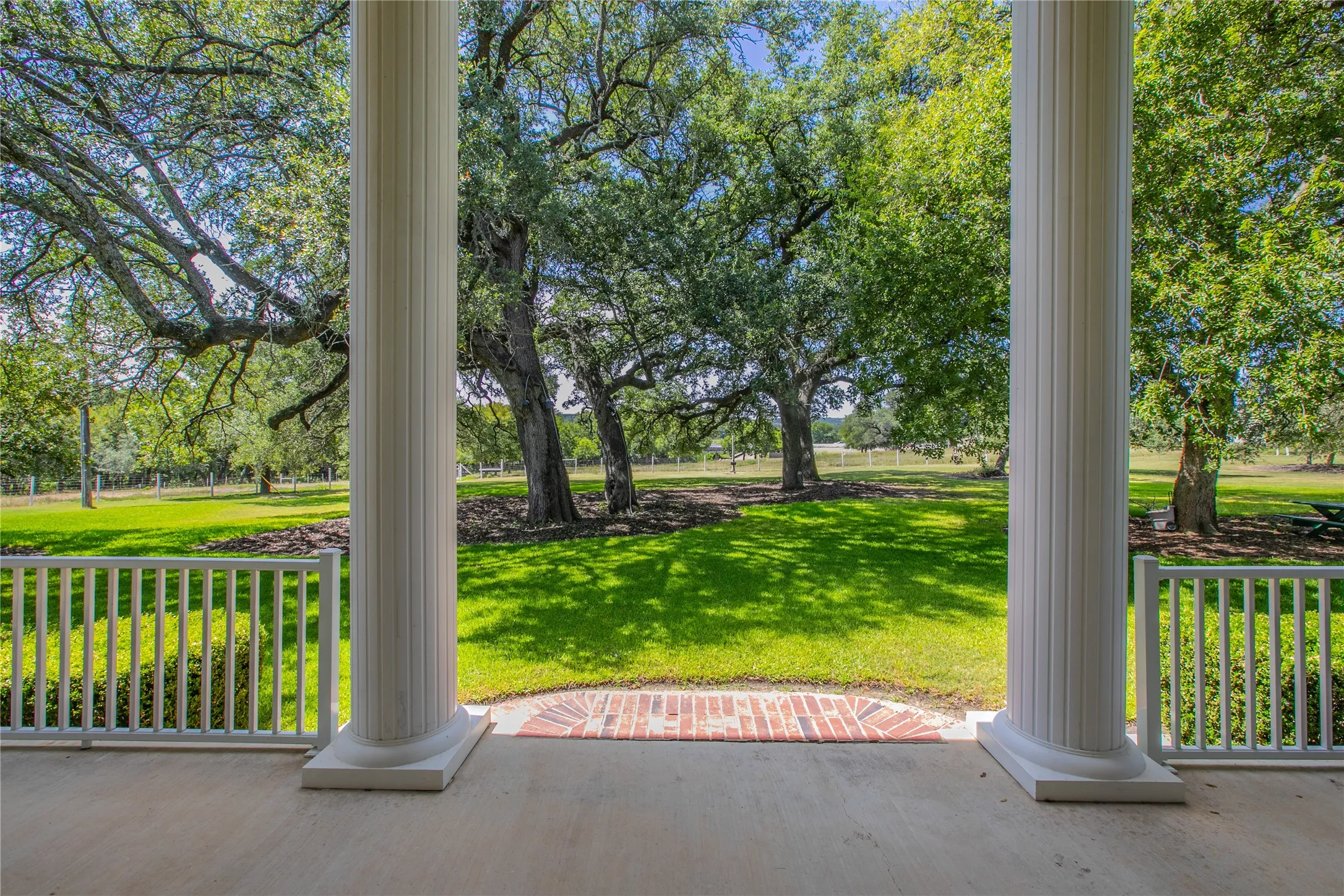Single Family Residence For Sale in Bell County , 10299 Paddy Hamilton Road, Belton, Texas 76513, 4 Bedroom, 4 Bathroom, 3 Garage spaces, 4,134 Sqft, built in 1994, mls#21359937, Real Estate Agent in Belton, Homes For Sale in Bell county, Homes For Sale in Belton, Realtor in Belton Texas, Real Estate Brokerage Independent Realty Texas, Luminita Cordes Realtor