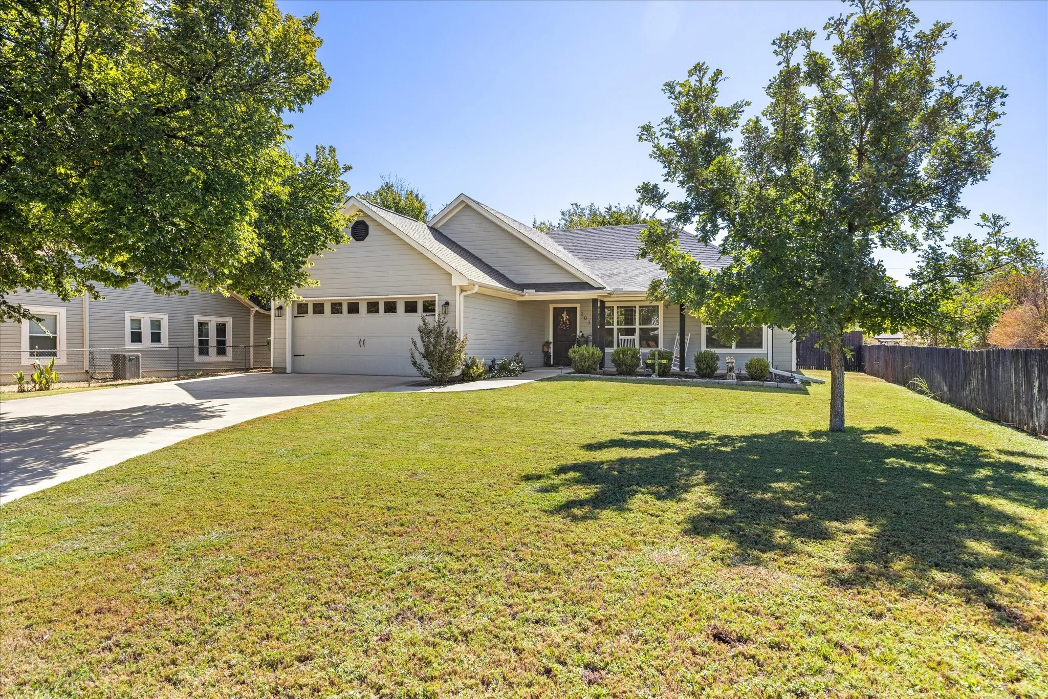 Single Family Residence For Sale in Somervell County , 203 Paluxy Street, Glen Rose, Texas 76043, 3 Bedroom, 2 Bathroom, 2 Garage spaces, 1,513 Sqft, built in 2018, mls#21382494, Real Estate Agent in Glen Rose, Homes For Sale in Somervell county, Homes For Sale in Glen Rose, Realtor in Glen Rose Texas, Real Estate Brokerage Independent Realty Texas, Luminita Cordes Realtor