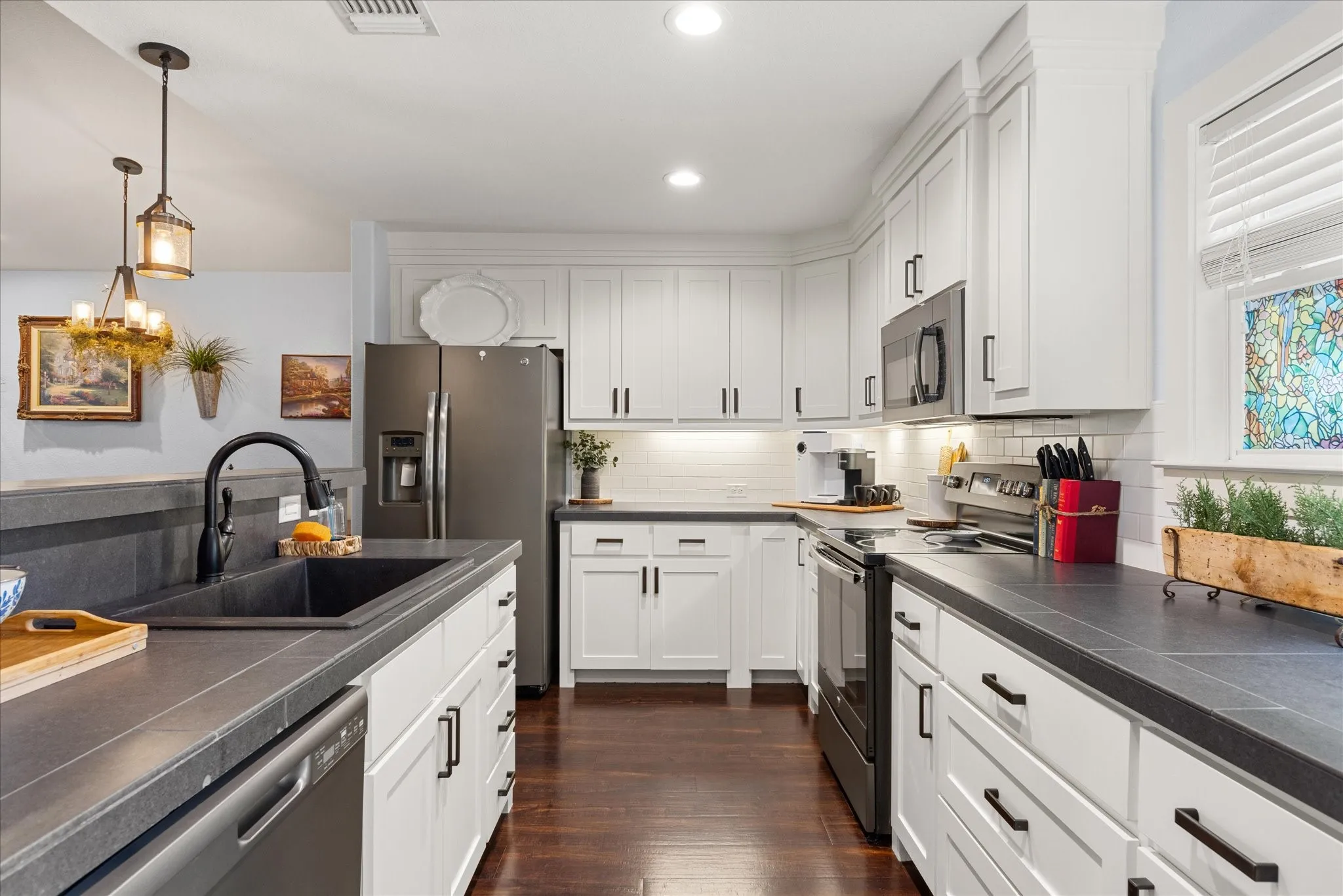 Single Family Residence For Sale in Somervell County , 203 Paluxy Street, Glen Rose, Texas 76043, 3 Bedroom, 2 Bathroom, 2 Garage spaces, 1,513 Sqft, built in 2018, mls#21382494, Real Estate Agent in Glen Rose, Homes For Sale in Somervell county, Homes For Sale in Glen Rose, Realtor in Glen Rose Texas, Real Estate Brokerage Independent Realty Texas, Luminita Cordes Realtor