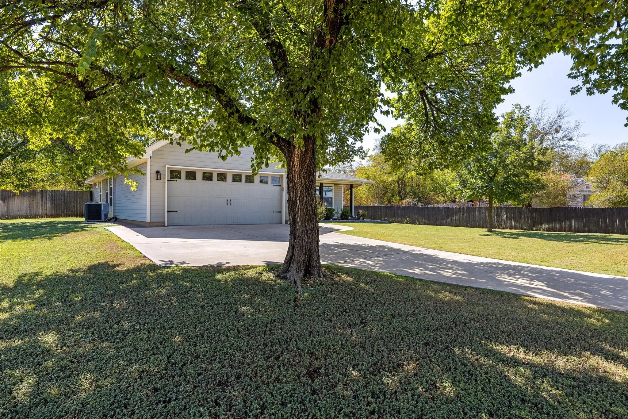 Single Family Residence For Sale in Somervell County , 203 Paluxy Street, Glen Rose, Texas 76043, 3 Bedroom, 2 Bathroom, 2 Garage spaces, 1,513 Sqft, built in 2018, mls#21382494, Real Estate Agent in Glen Rose, Homes For Sale in Somervell county, Homes For Sale in Glen Rose, Realtor in Glen Rose Texas, Real Estate Brokerage Independent Realty Texas, Luminita Cordes Realtor
