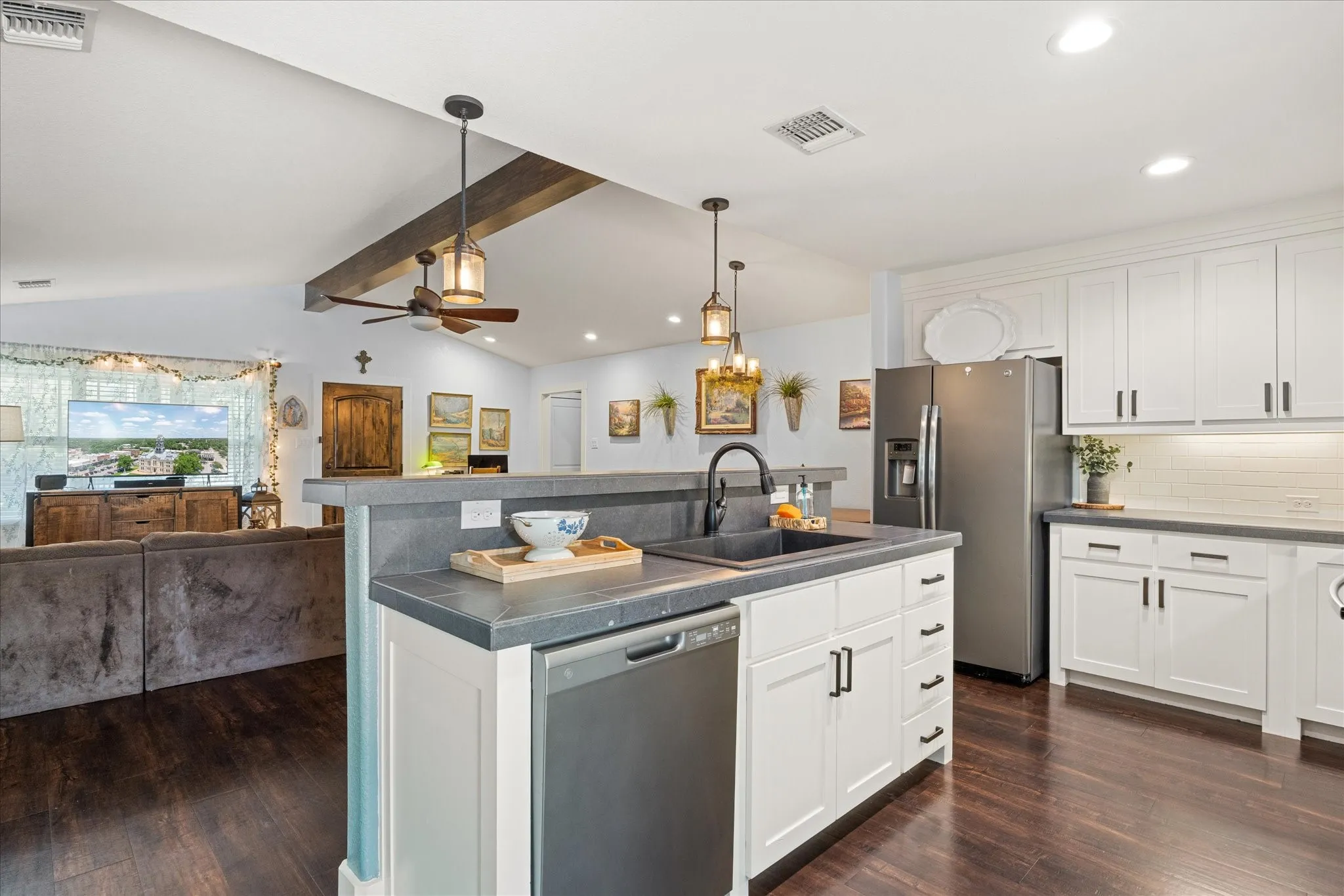 Single Family Residence For Sale in Somervell County , 203 Paluxy Street, Glen Rose, Texas 76043, 3 Bedroom, 2 Bathroom, 2 Garage spaces, 1,513 Sqft, built in 2018, mls#21382494, Real Estate Agent in Glen Rose, Homes For Sale in Somervell county, Homes For Sale in Glen Rose, Realtor in Glen Rose Texas, Real Estate Brokerage Independent Realty Texas, Luminita Cordes Realtor