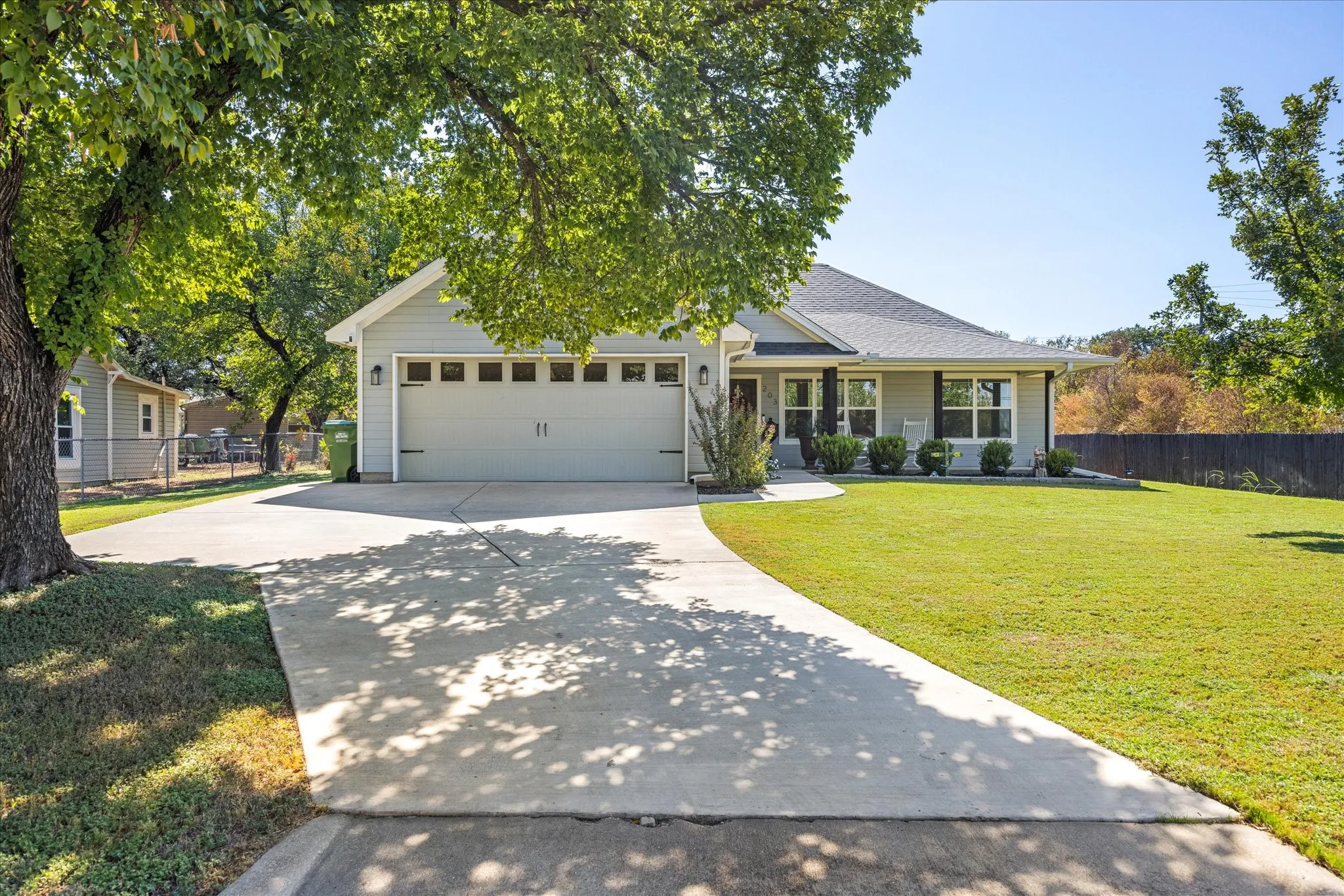 Single Family Residence For Sale in Somervell County , 203 Paluxy Street, Glen Rose, Texas 76043, 3 Bedroom, 2 Bathroom, 2 Garage spaces, 1,513 Sqft, built in 2018, mls#21382494, Real Estate Agent in Glen Rose, Homes For Sale in Somervell county, Homes For Sale in Glen Rose, Realtor in Glen Rose Texas, Real Estate Brokerage Independent Realty Texas, Luminita Cordes Realtor