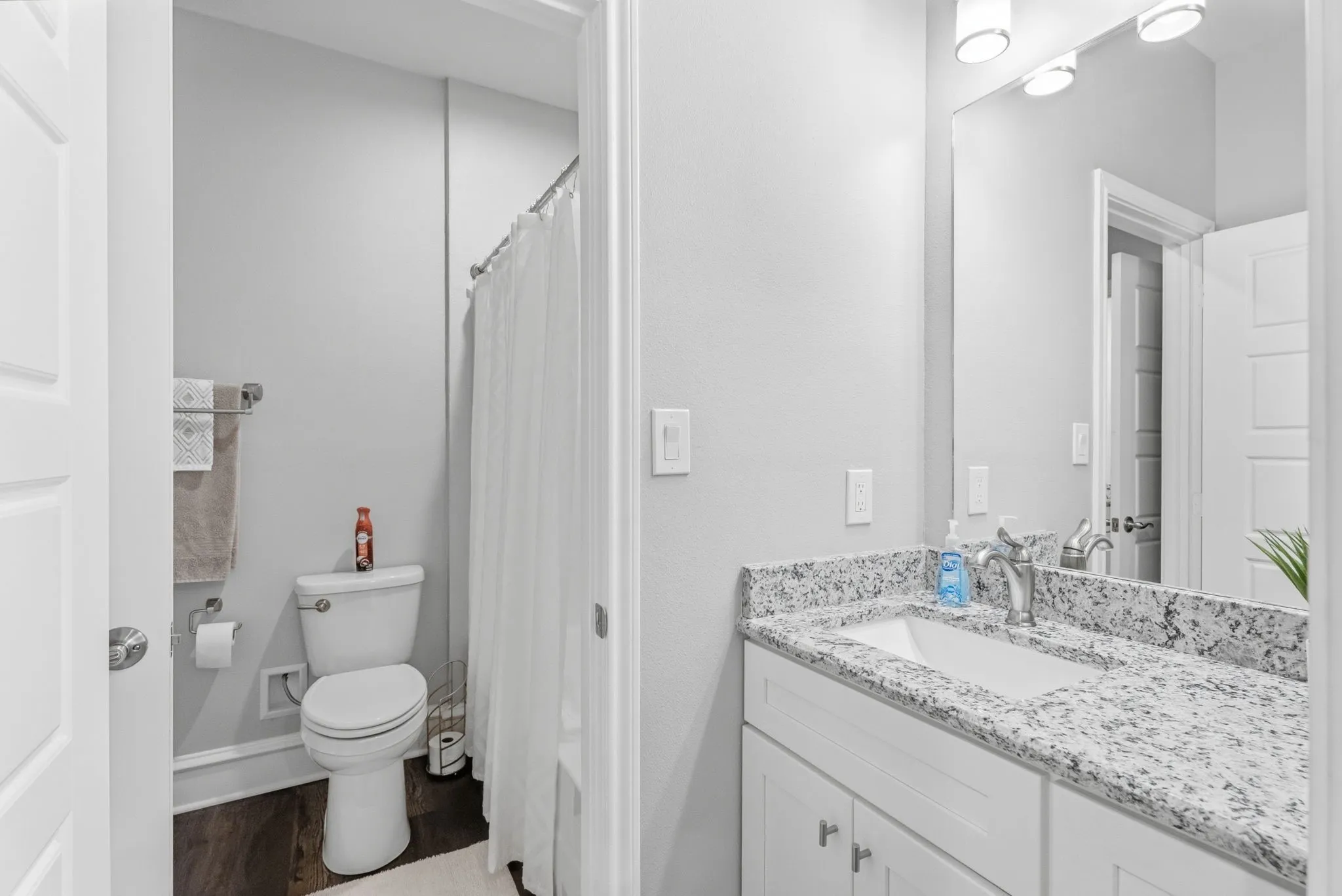 Single Family Residence For Sale in Smith County , 20926 Patriot Circle, Tyler, Texas 75703, 3 Bedroom, 3 Bathroom, 2 Garage spaces, 2,547 Sqft, built in 2019, mls#21382971, Real Estate Agent in Tyler, Homes For Sale in Smith county, Homes For Sale in Tyler, Realtor in Tyler Texas, Real Estate Brokerage Independent Realty Texas, Luminita Cordes Realtor