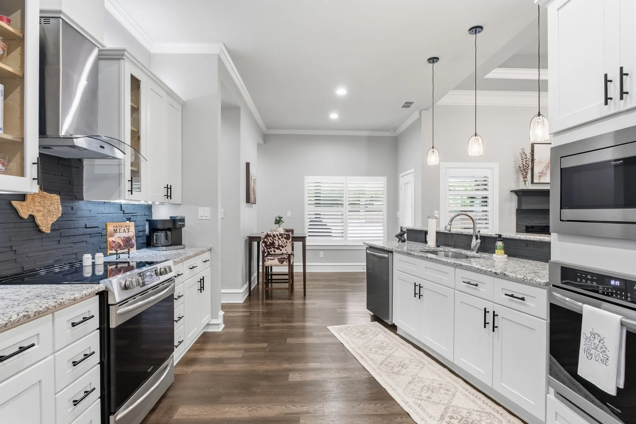 Single Family Residence For Sale in Smith County , 20926 Patriot Circle, Tyler, Texas 75703, 3 Bedroom, 3 Bathroom, 2 Garage spaces, 2,547 Sqft, built in 2019, mls#21382971, Real Estate Agent in Tyler, Homes For Sale in Smith county, Homes For Sale in Tyler, Realtor in Tyler Texas, Real Estate Brokerage Independent Realty Texas, Luminita Cordes Realtor