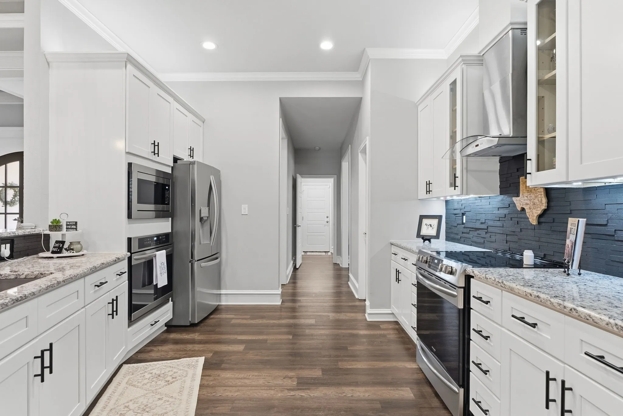 Single Family Residence For Sale in Smith County , 20926 Patriot Circle, Tyler, Texas 75703, 3 Bedroom, 3 Bathroom, 2 Garage spaces, 2,547 Sqft, built in 2019, mls#21382971, Real Estate Agent in Tyler, Homes For Sale in Smith county, Homes For Sale in Tyler, Realtor in Tyler Texas, Real Estate Brokerage Independent Realty Texas, Luminita Cordes Realtor