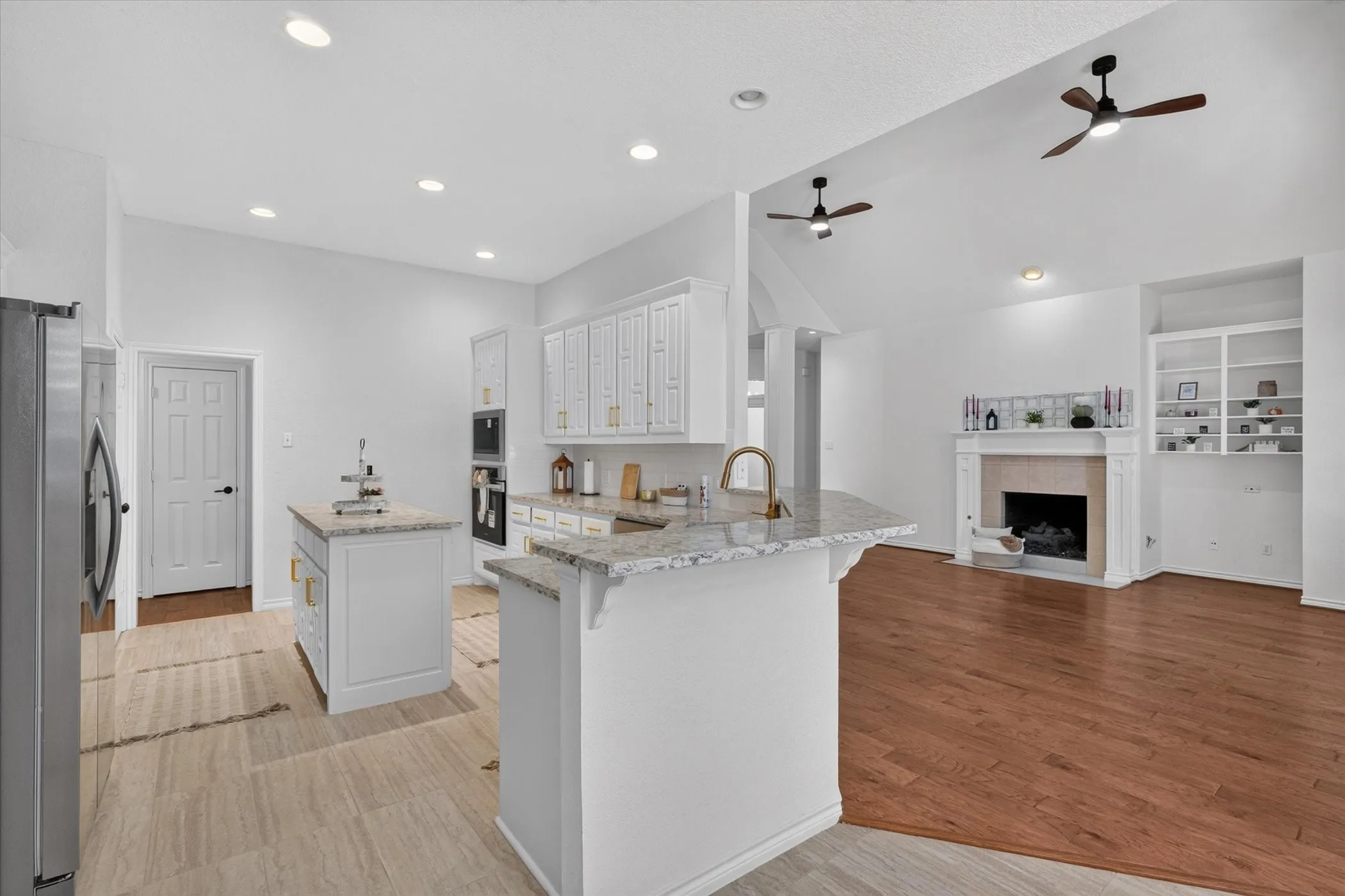 Single Family Residence For Sale in Ellis County , 106 Hummingbird Lane, Ovilla, Texas 75154, 3 Bedroom, 2 Bathroom, 2 Garage spaces, 2,427 Sqft, built in 1994, mls#21381595, Real Estate Agent in Ovilla, Homes For Sale in Ellis county, Homes For Sale in Ovilla, Realtor in Ovilla Texas, Real Estate Brokerage Independent Realty Texas, Luminita Cordes Realtor