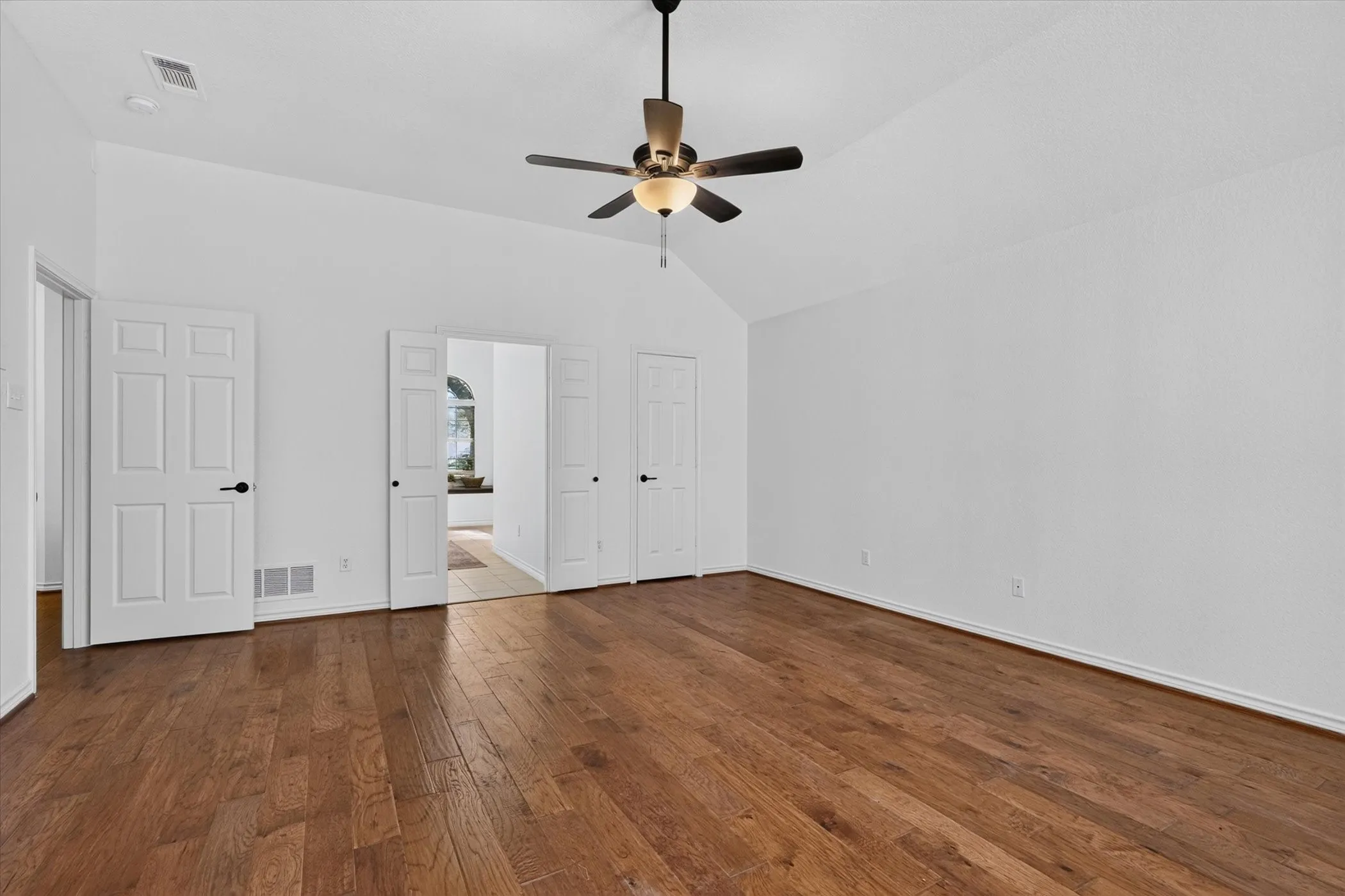Single Family Residence For Sale in Ellis County , 106 Hummingbird Lane, Ovilla, Texas 75154, 3 Bedroom, 2 Bathroom, 2 Garage spaces, 2,427 Sqft, built in 1994, mls#21381595, Real Estate Agent in Ovilla, Homes For Sale in Ellis county, Homes For Sale in Ovilla, Realtor in Ovilla Texas, Real Estate Brokerage Independent Realty Texas, Luminita Cordes Realtor