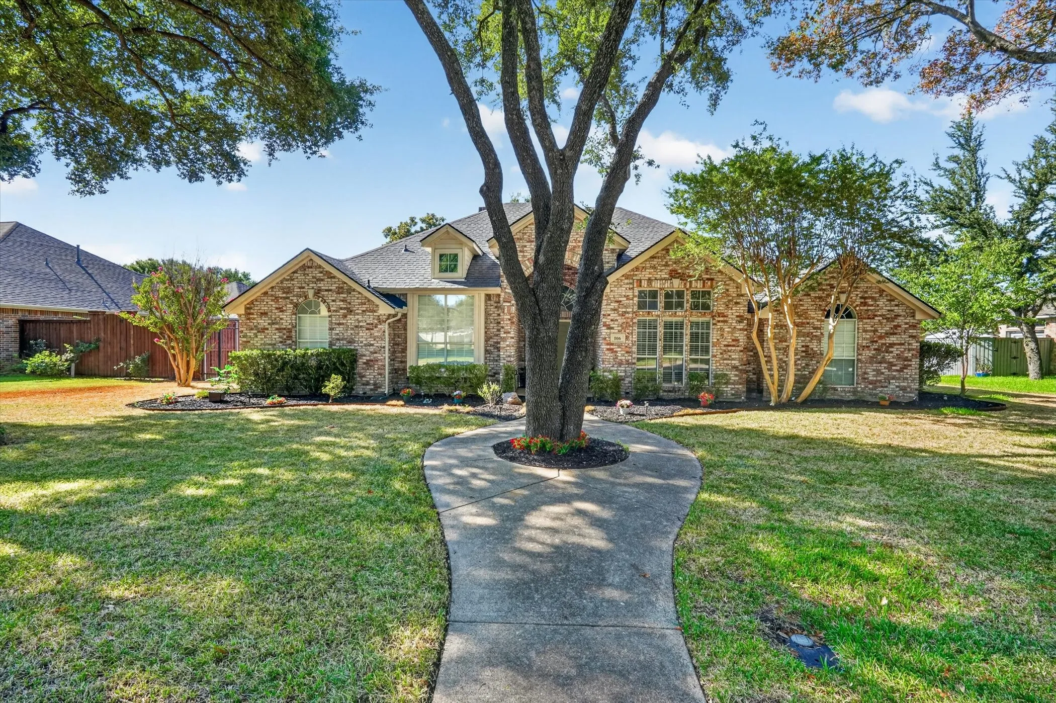 Single Family Residence For Sale in Ellis County , 106 Hummingbird Lane, Ovilla, Texas 75154, 3 Bedroom, 2 Bathroom, 2 Garage spaces, 2,427 Sqft, built in 1994, mls#21381595, Real Estate Agent in Ovilla, Homes For Sale in Ellis county, Homes For Sale in Ovilla, Realtor in Ovilla Texas, Real Estate Brokerage Independent Realty Texas, Luminita Cordes Realtor