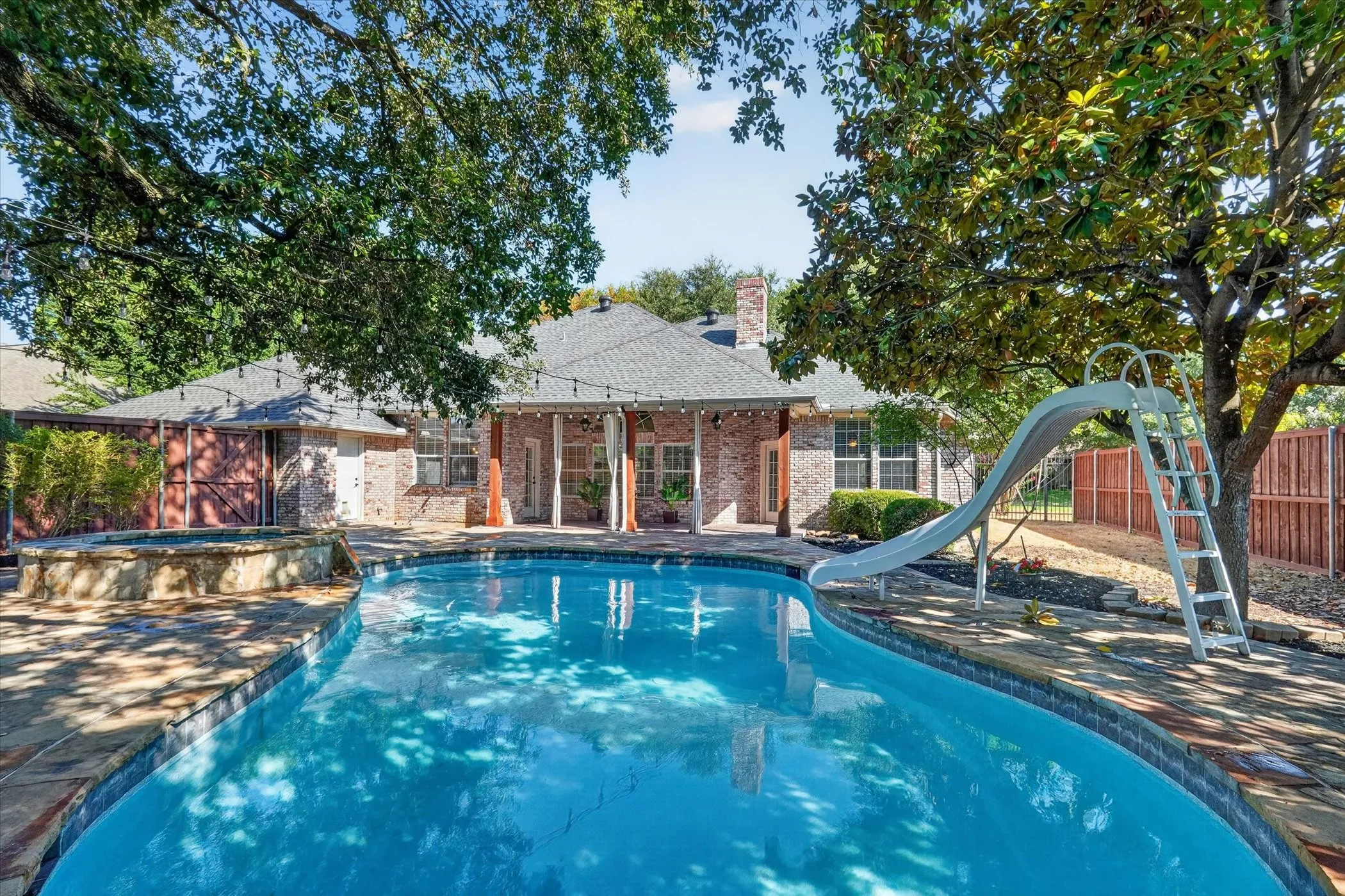 Single Family Residence For Sale in Ellis County , 106 Hummingbird Lane, Ovilla, Texas 75154, 3 Bedroom, 2 Bathroom, 2 Garage spaces, 2,427 Sqft, built in 1994, mls#21381595, Real Estate Agent in Ovilla, Homes For Sale in Ellis county, Homes For Sale in Ovilla, Realtor in Ovilla Texas, Real Estate Brokerage Independent Realty Texas, Luminita Cordes Realtor