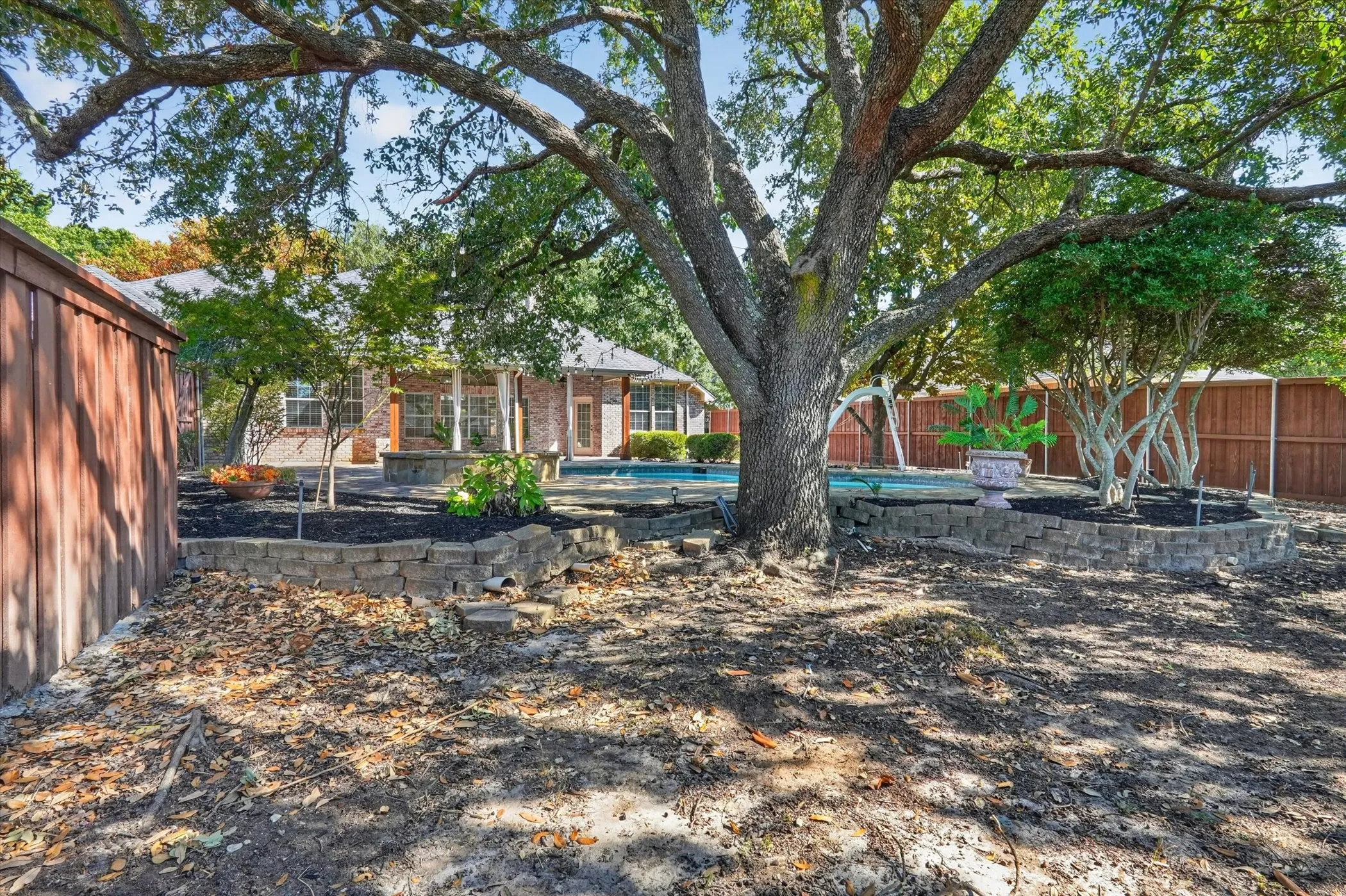 Single Family Residence For Sale in Ellis County , 106 Hummingbird Lane, Ovilla, Texas 75154, 3 Bedroom, 2 Bathroom, 2 Garage spaces, 2,427 Sqft, built in 1994, mls#21381595, Real Estate Agent in Ovilla, Homes For Sale in Ellis county, Homes For Sale in Ovilla, Realtor in Ovilla Texas, Real Estate Brokerage Independent Realty Texas, Luminita Cordes Realtor