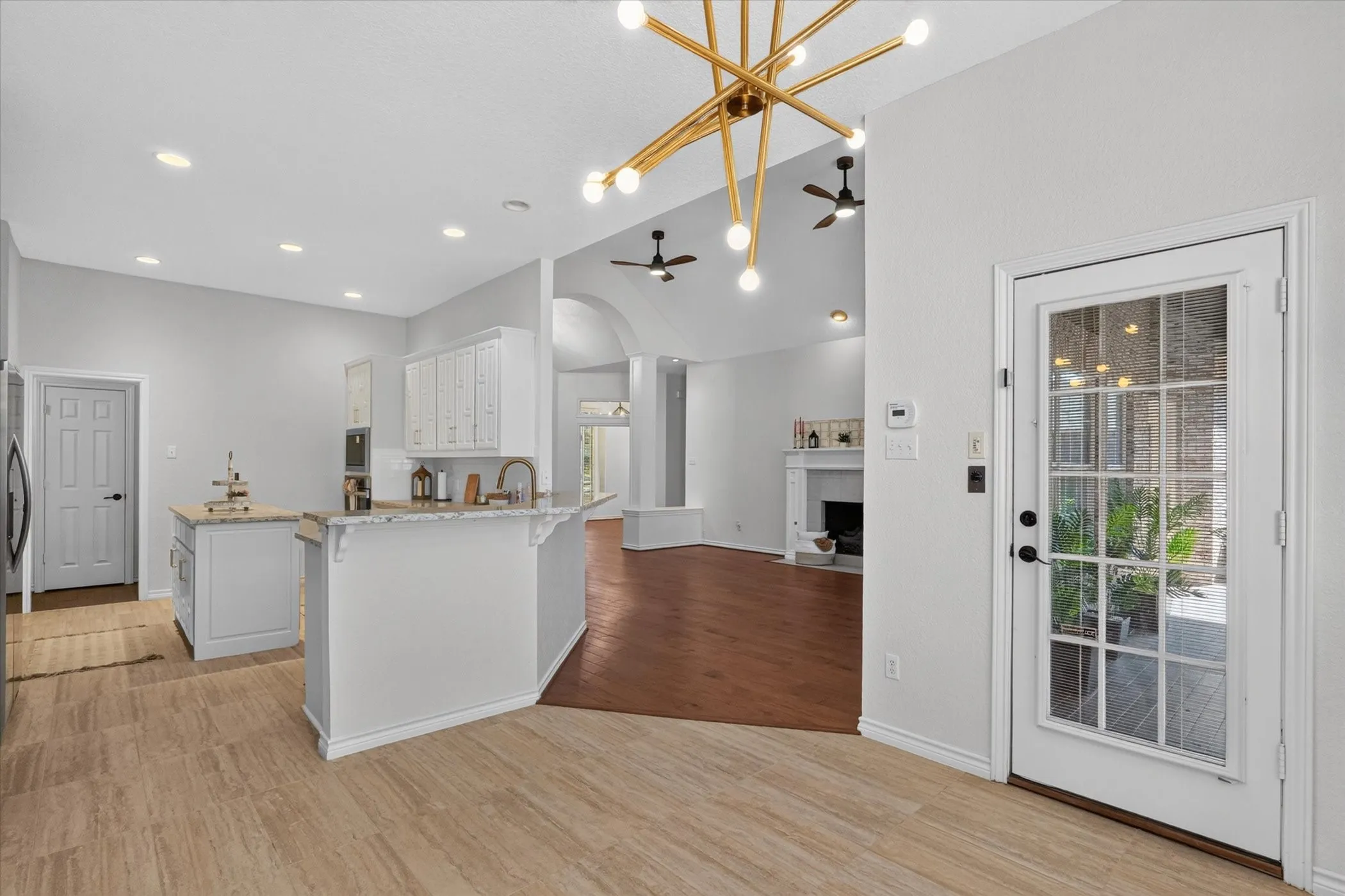 Single Family Residence For Sale in Ellis County , 106 Hummingbird Lane, Ovilla, Texas 75154, 3 Bedroom, 2 Bathroom, 2 Garage spaces, 2,427 Sqft, built in 1994, mls#21381595, Real Estate Agent in Ovilla, Homes For Sale in Ellis county, Homes For Sale in Ovilla, Realtor in Ovilla Texas, Real Estate Brokerage Independent Realty Texas, Luminita Cordes Realtor