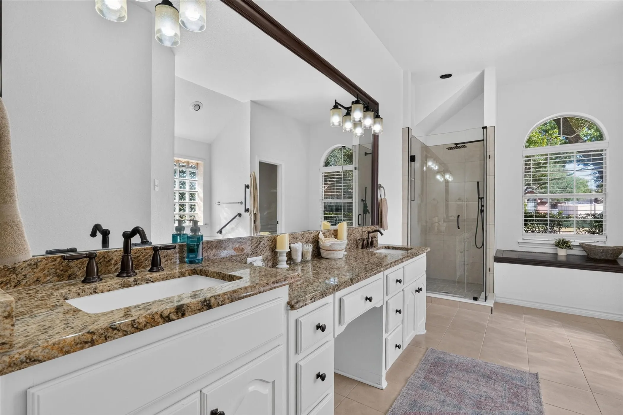 Single Family Residence For Sale in Ellis County , 106 Hummingbird Lane, Ovilla, Texas 75154, 3 Bedroom, 2 Bathroom, 2 Garage spaces, 2,427 Sqft, built in 1994, mls#21381595, Real Estate Agent in Ovilla, Homes For Sale in Ellis county, Homes For Sale in Ovilla, Realtor in Ovilla Texas, Real Estate Brokerage Independent Realty Texas, Luminita Cordes Realtor