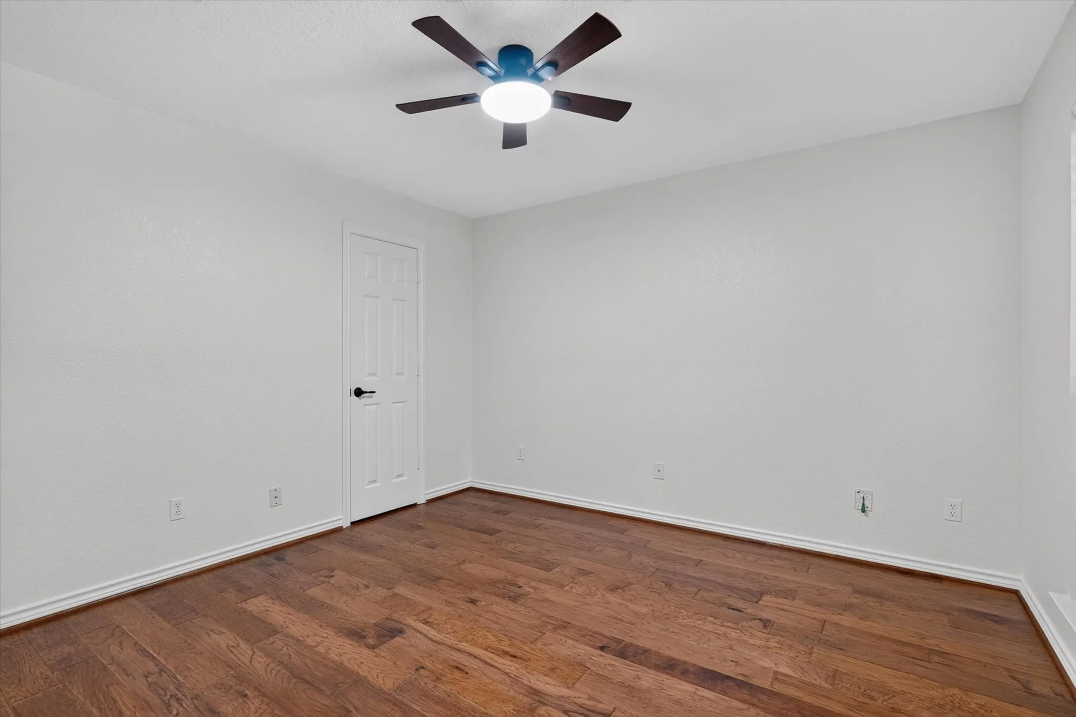 Single Family Residence For Sale in Ellis County , 106 Hummingbird Lane, Ovilla, Texas 75154, 3 Bedroom, 2 Bathroom, 2 Garage spaces, 2,427 Sqft, built in 1994, mls#21381595, Real Estate Agent in Ovilla, Homes For Sale in Ellis county, Homes For Sale in Ovilla, Realtor in Ovilla Texas, Real Estate Brokerage Independent Realty Texas, Luminita Cordes Realtor