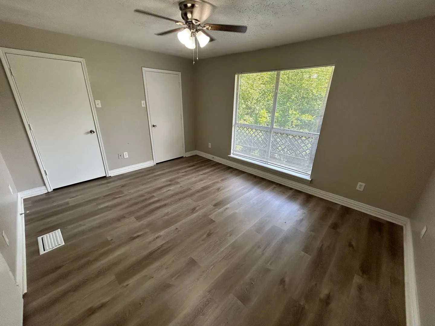 Triplex For Rent in Collin County , 715 Eastham Lane C, Lowry Crossing, Texas 75407, 3 Bedroom, 2 Bathroom, Garage spaces, 1,800 Sqft, built in 1986, mls#21382942, Real Estate Agent in Lowry Crossing, Homes For Rent in Collin county, Homes For Rent in Lowry Crossing, Realtor in Lowry Crossing Texas, Real Estate Brokerage Independent Realty Texas, Luminita Cordes Realtor
