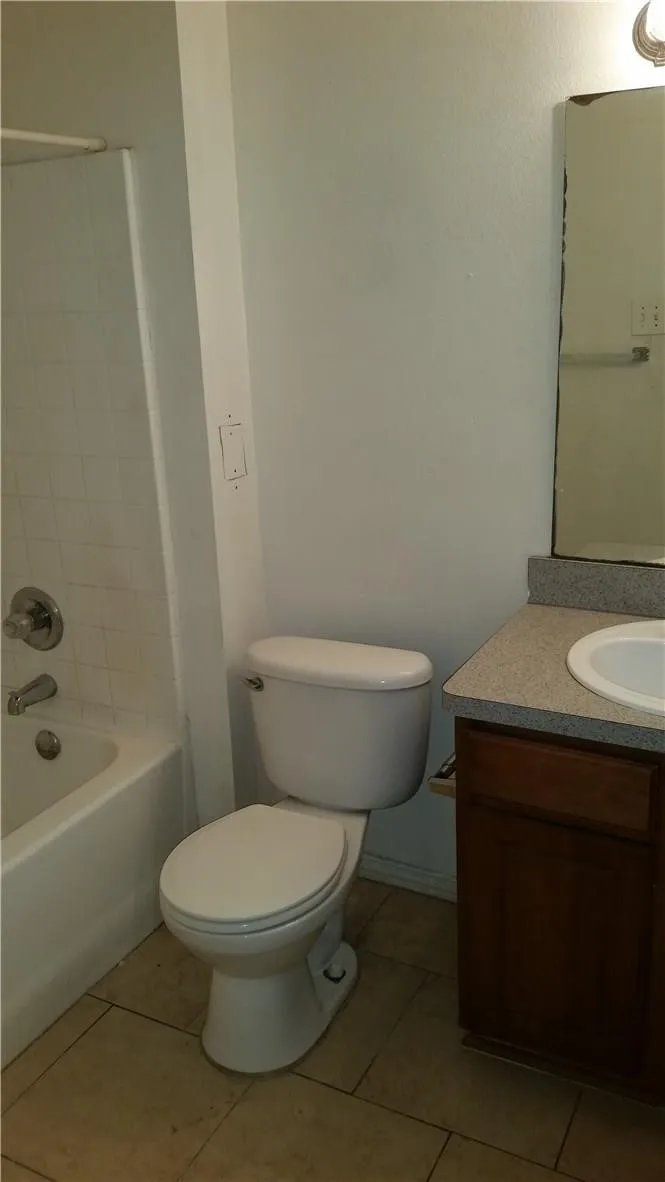 Second  bathrooom in hallway for 1808 wiseman