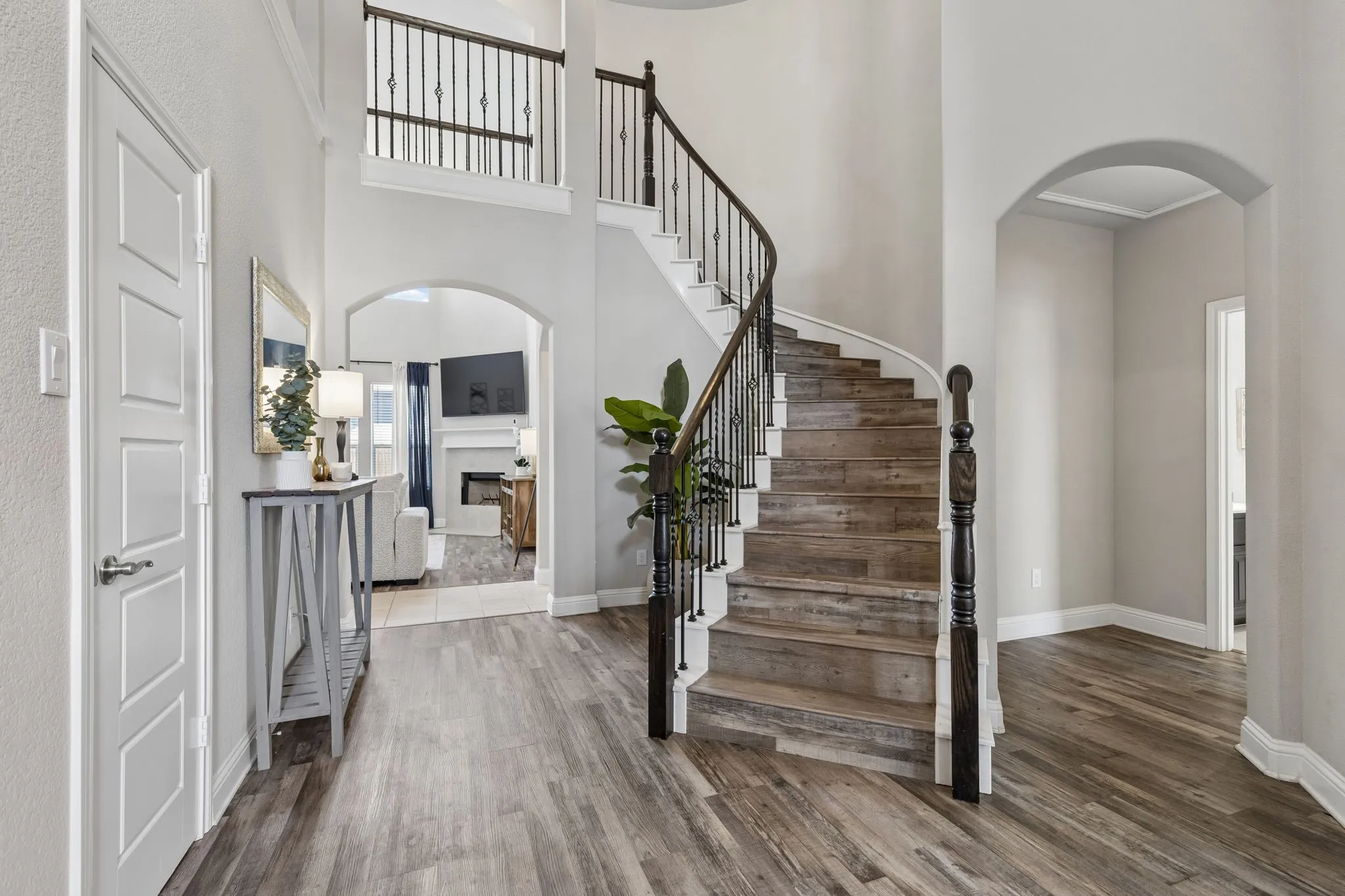 Single Family Residence For Sale in Ellis County , 105 Bluewood Drive, Red Oak, Texas 75154, 4 Bedroom, 3 Bathroom, 2 Garage spaces, 2,957 Sqft, built in 2019, mls#21380321, Real Estate Agent in Red Oak, Homes For Sale in Ellis county, Homes For Sale in Red Oak, Realtor in Red Oak Texas, Real Estate Brokerage Independent Realty Texas, Luminita Cordes Realtor