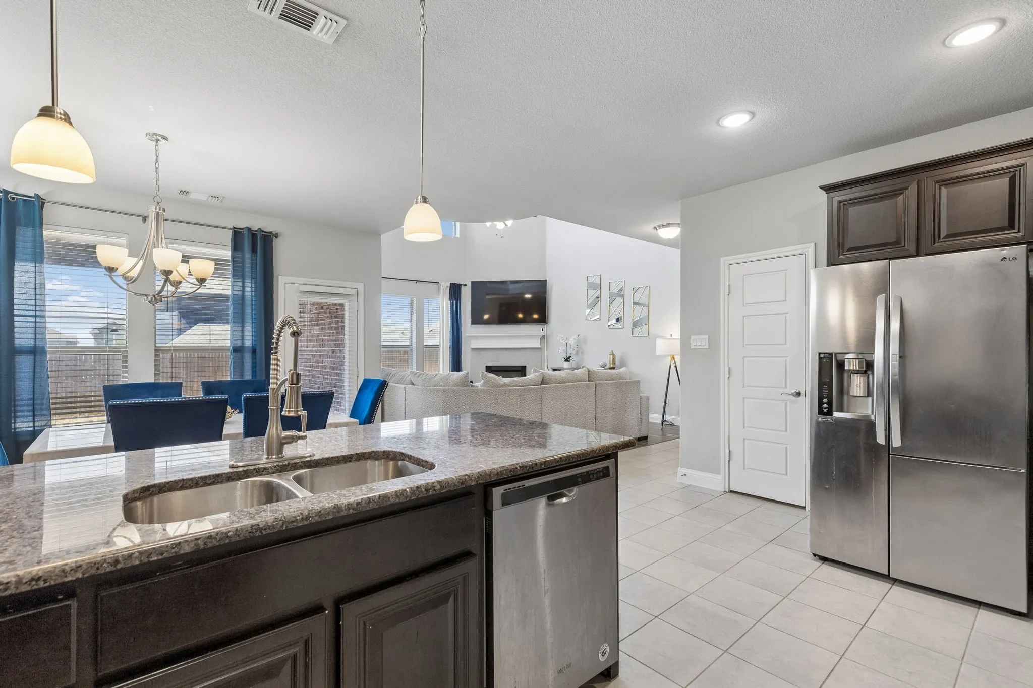 Single Family Residence For Sale in Ellis County , 105 Bluewood Drive, Red Oak, Texas 75154, 4 Bedroom, 3 Bathroom, 2 Garage spaces, 2,957 Sqft, built in 2019, mls#21380321, Real Estate Agent in Red Oak, Homes For Sale in Ellis county, Homes For Sale in Red Oak, Realtor in Red Oak Texas, Real Estate Brokerage Independent Realty Texas, Luminita Cordes Realtor