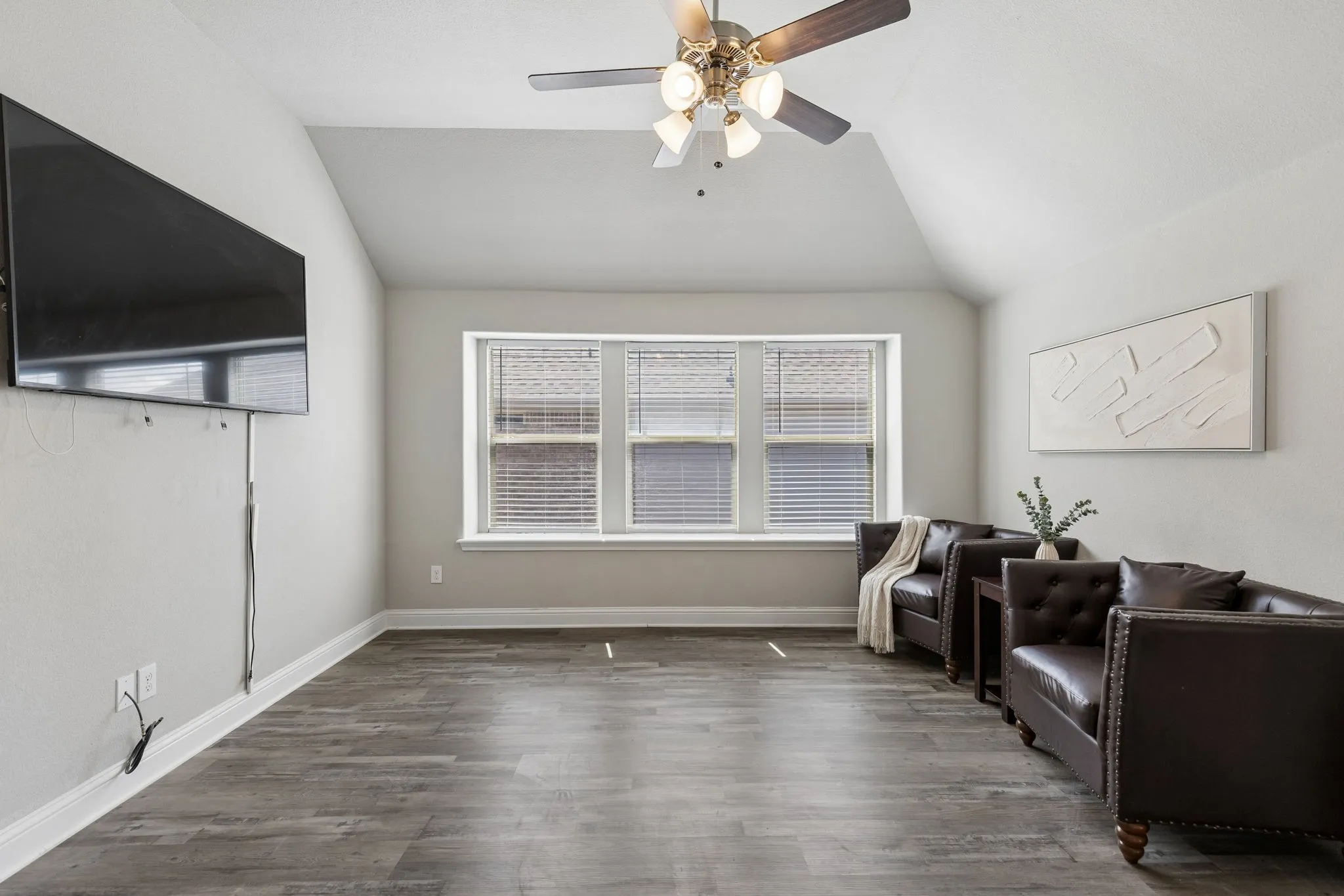 Single Family Residence For Sale in Ellis County , 105 Bluewood Drive, Red Oak, Texas 75154, 4 Bedroom, 3 Bathroom, 2 Garage spaces, 2,957 Sqft, built in 2019, mls#21380321, Real Estate Agent in Red Oak, Homes For Sale in Ellis county, Homes For Sale in Red Oak, Realtor in Red Oak Texas, Real Estate Brokerage Independent Realty Texas, Luminita Cordes Realtor