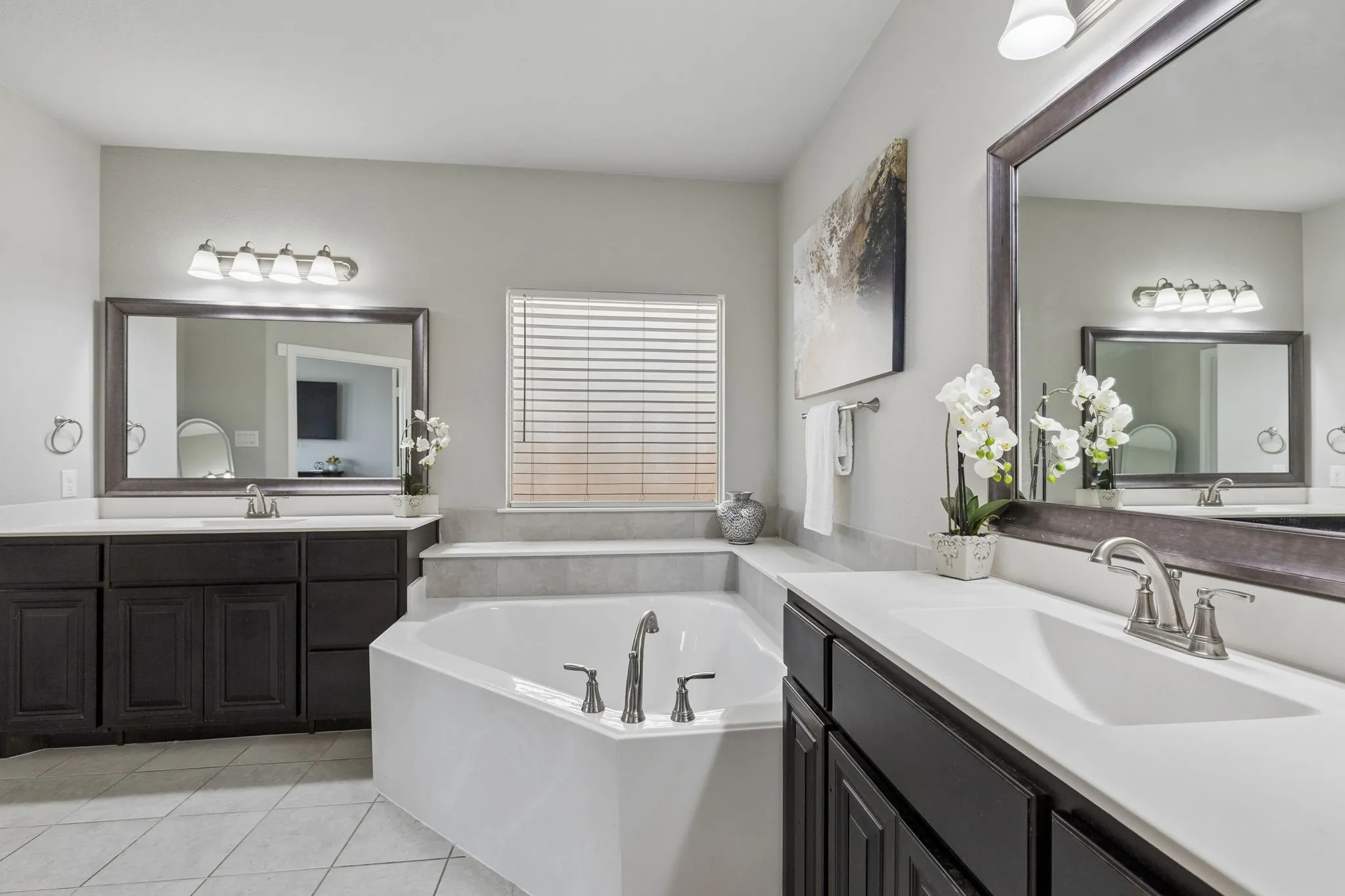Single Family Residence For Sale in Ellis County , 105 Bluewood Drive, Red Oak, Texas 75154, 4 Bedroom, 3 Bathroom, 2 Garage spaces, 2,957 Sqft, built in 2019, mls#21380321, Real Estate Agent in Red Oak, Homes For Sale in Ellis county, Homes For Sale in Red Oak, Realtor in Red Oak Texas, Real Estate Brokerage Independent Realty Texas, Luminita Cordes Realtor