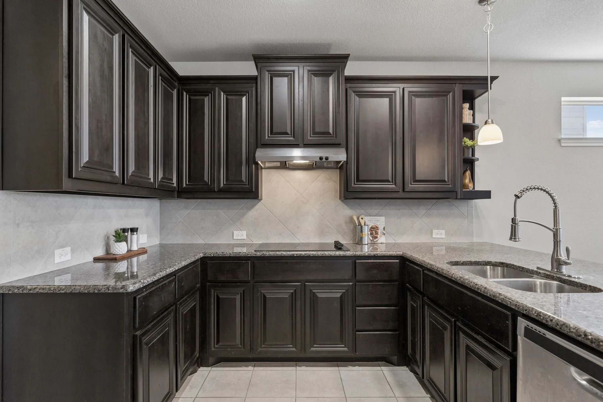 Single Family Residence For Sale in Ellis County , 105 Bluewood Drive, Red Oak, Texas 75154, 4 Bedroom, 3 Bathroom, 2 Garage spaces, 2,957 Sqft, built in 2019, mls#21380321, Real Estate Agent in Red Oak, Homes For Sale in Ellis county, Homes For Sale in Red Oak, Realtor in Red Oak Texas, Real Estate Brokerage Independent Realty Texas, Luminita Cordes Realtor