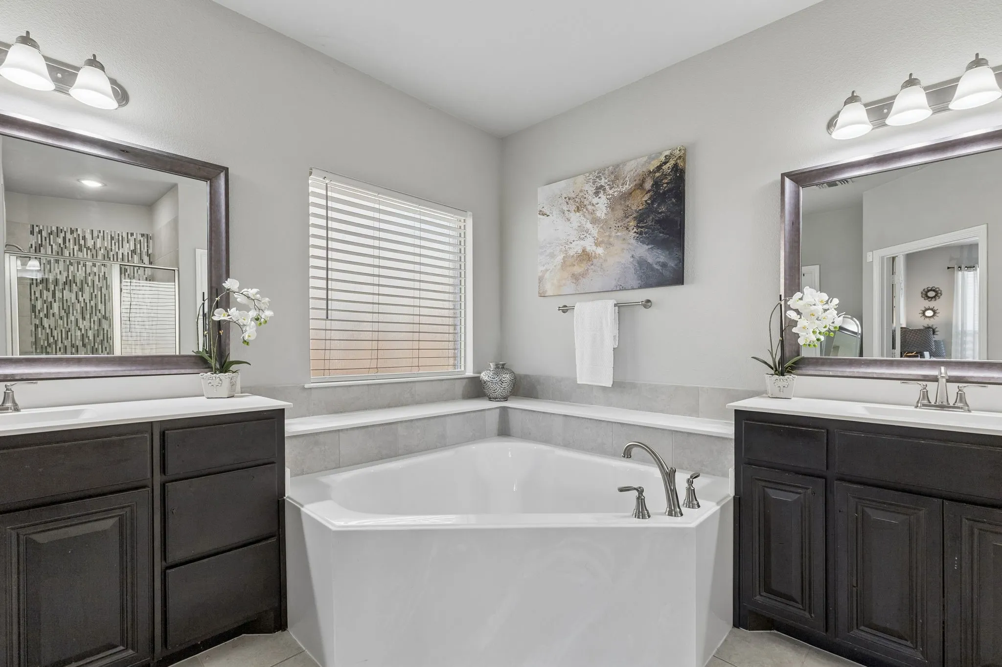Single Family Residence For Sale in Ellis County , 105 Bluewood Drive, Red Oak, Texas 75154, 4 Bedroom, 3 Bathroom, 2 Garage spaces, 2,957 Sqft, built in 2019, mls#21380321, Real Estate Agent in Red Oak, Homes For Sale in Ellis county, Homes For Sale in Red Oak, Realtor in Red Oak Texas, Real Estate Brokerage Independent Realty Texas, Luminita Cordes Realtor